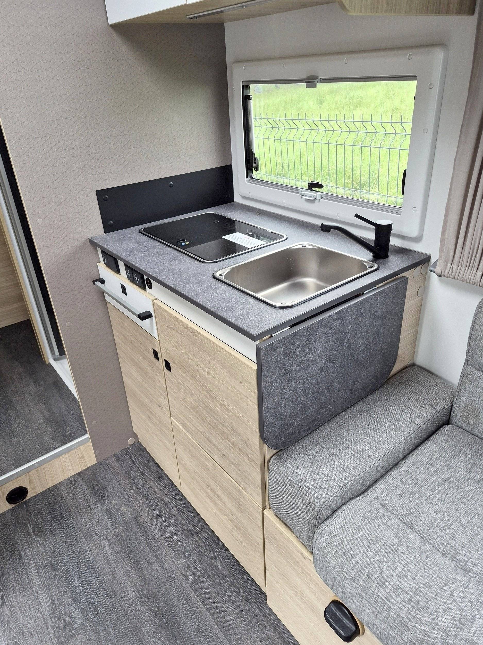 Kitchen Ford Transit 2,2 l TDCi 130 ch. - Yescapa
