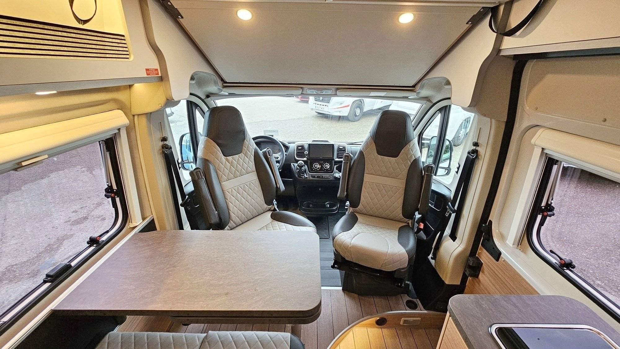 Dinette Fiat Fiat Ducato 2.2l 140 CV - Yescapa