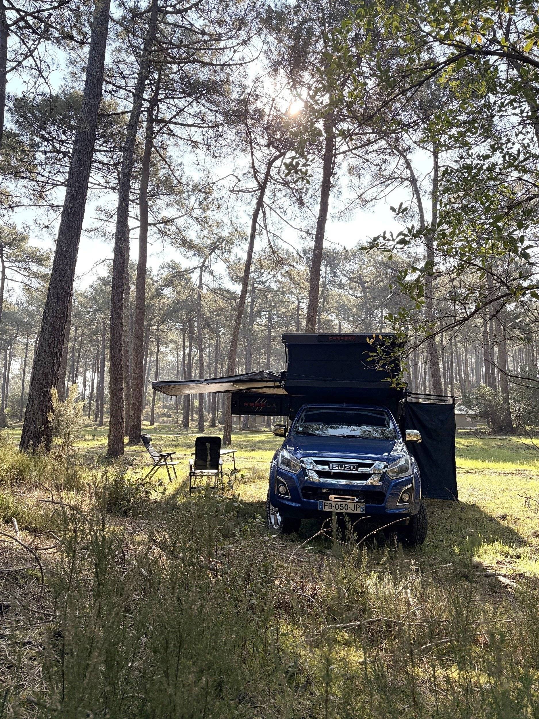 schräge Vorderansicht Isuzu D-Max - Yescapa