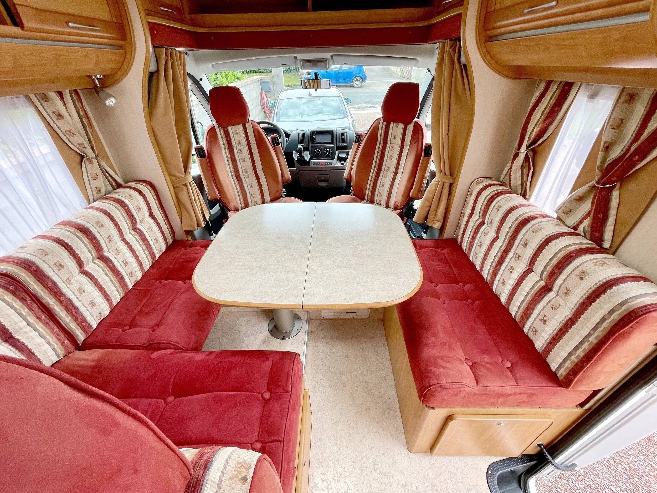 Dinette Citroën Jumper  3,0 l 160 ch - Yescapa