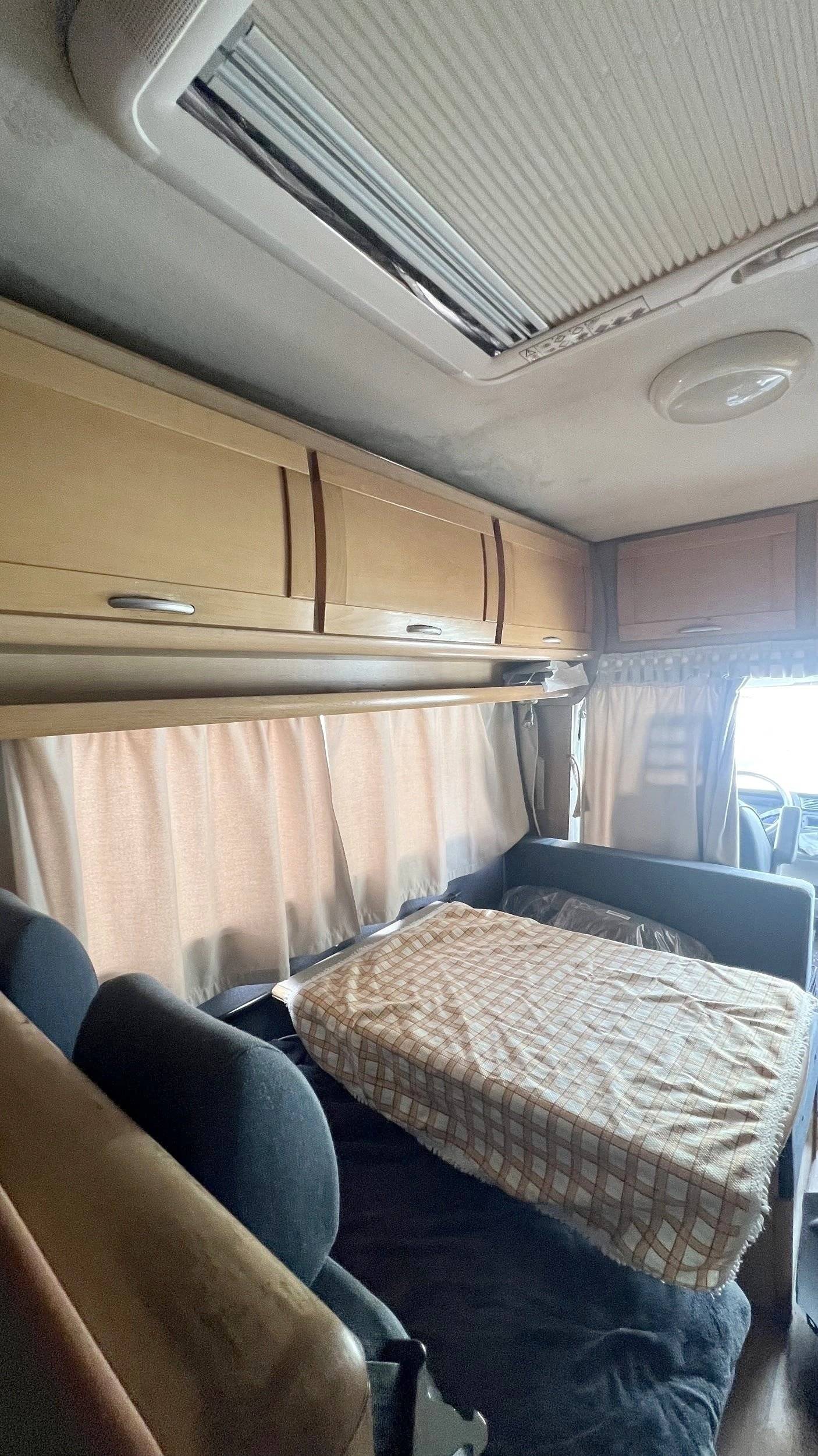 Área de jantar Fiat Ducato 2.8 JTD - Yescapa