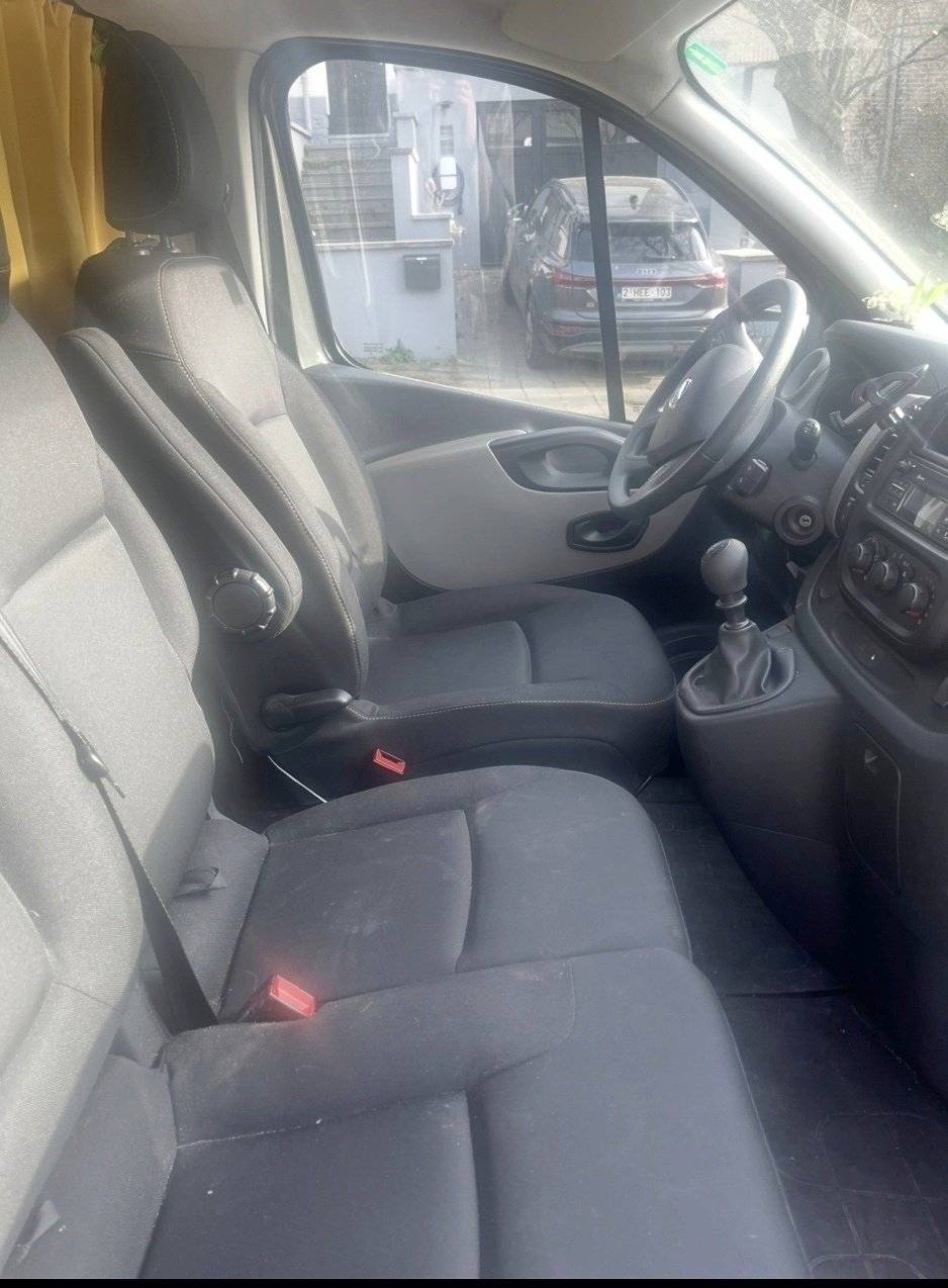 Poste de conduite Nissan NV300 - Yescapa