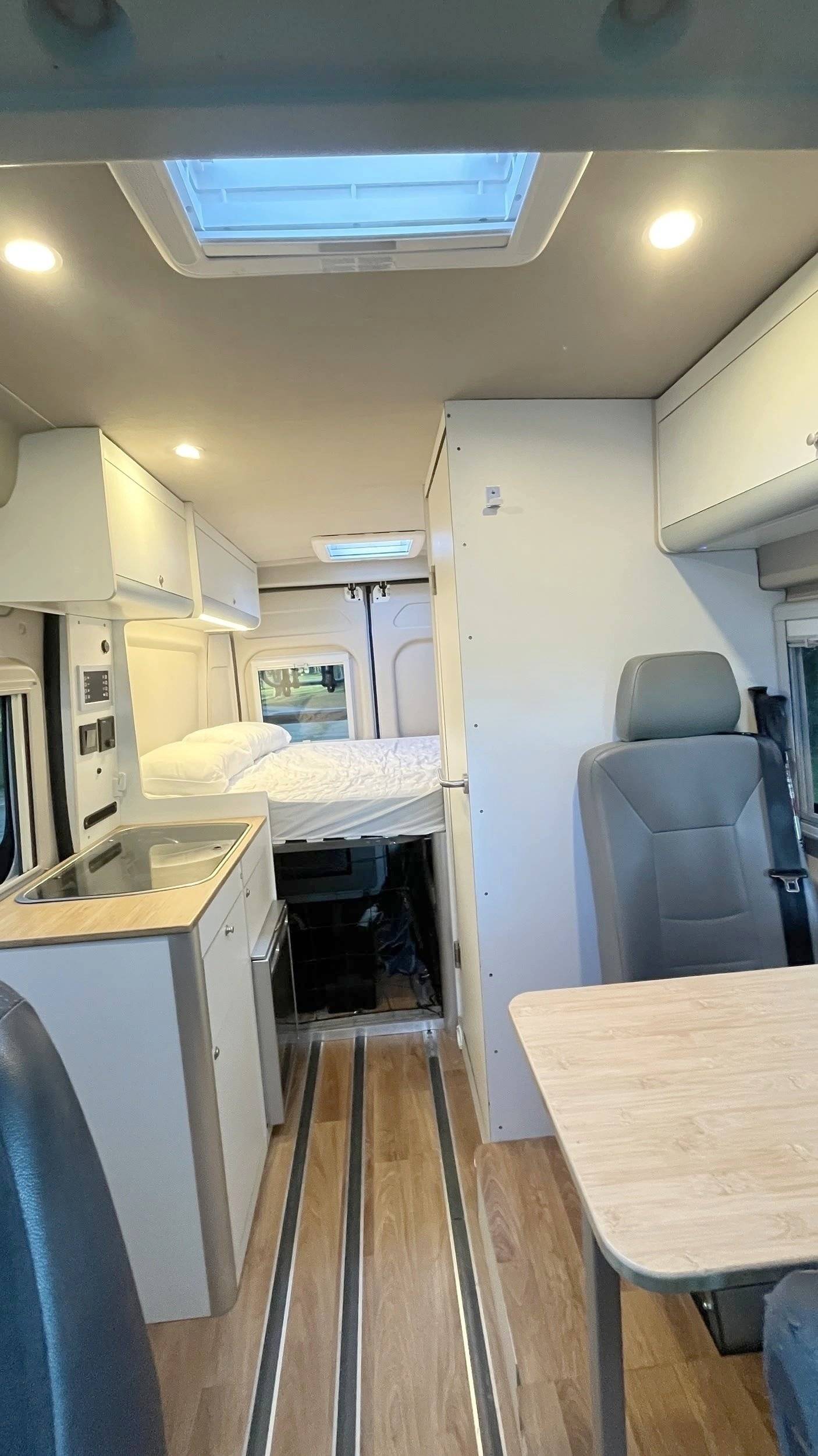 Dinette Citroën Jumper 2,2 l 130 ch - Yescapa