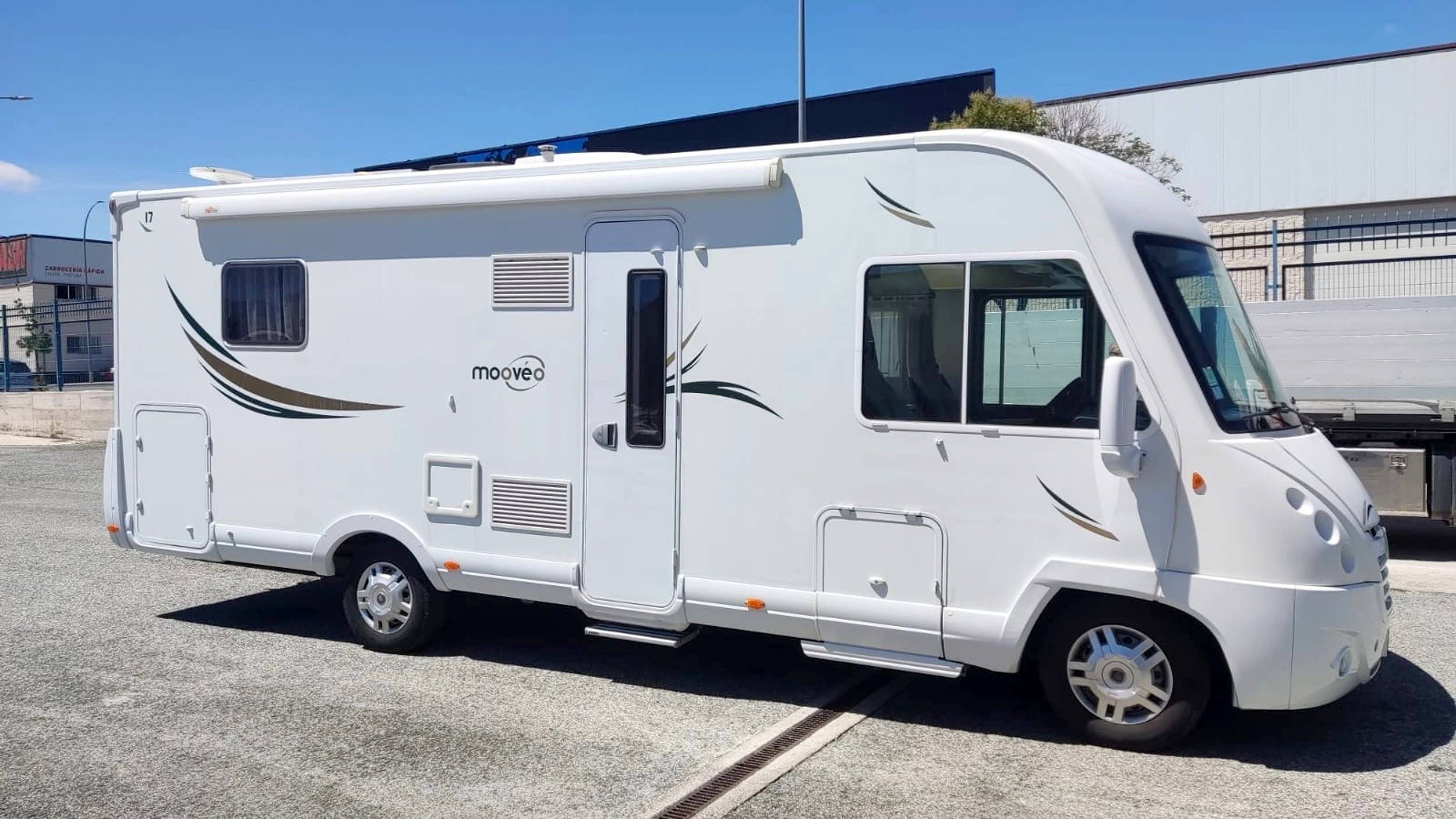 Front view from 3/4 Fiat 2,3 l 130 ch - Yescapa