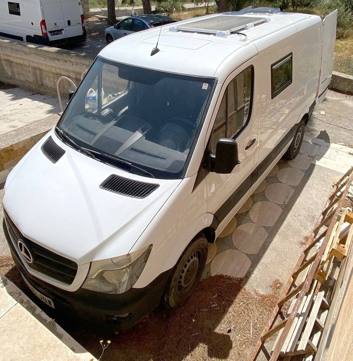 Voorkant 3/4 Mercedes Mercedes Sprinter 210 - Yescapa