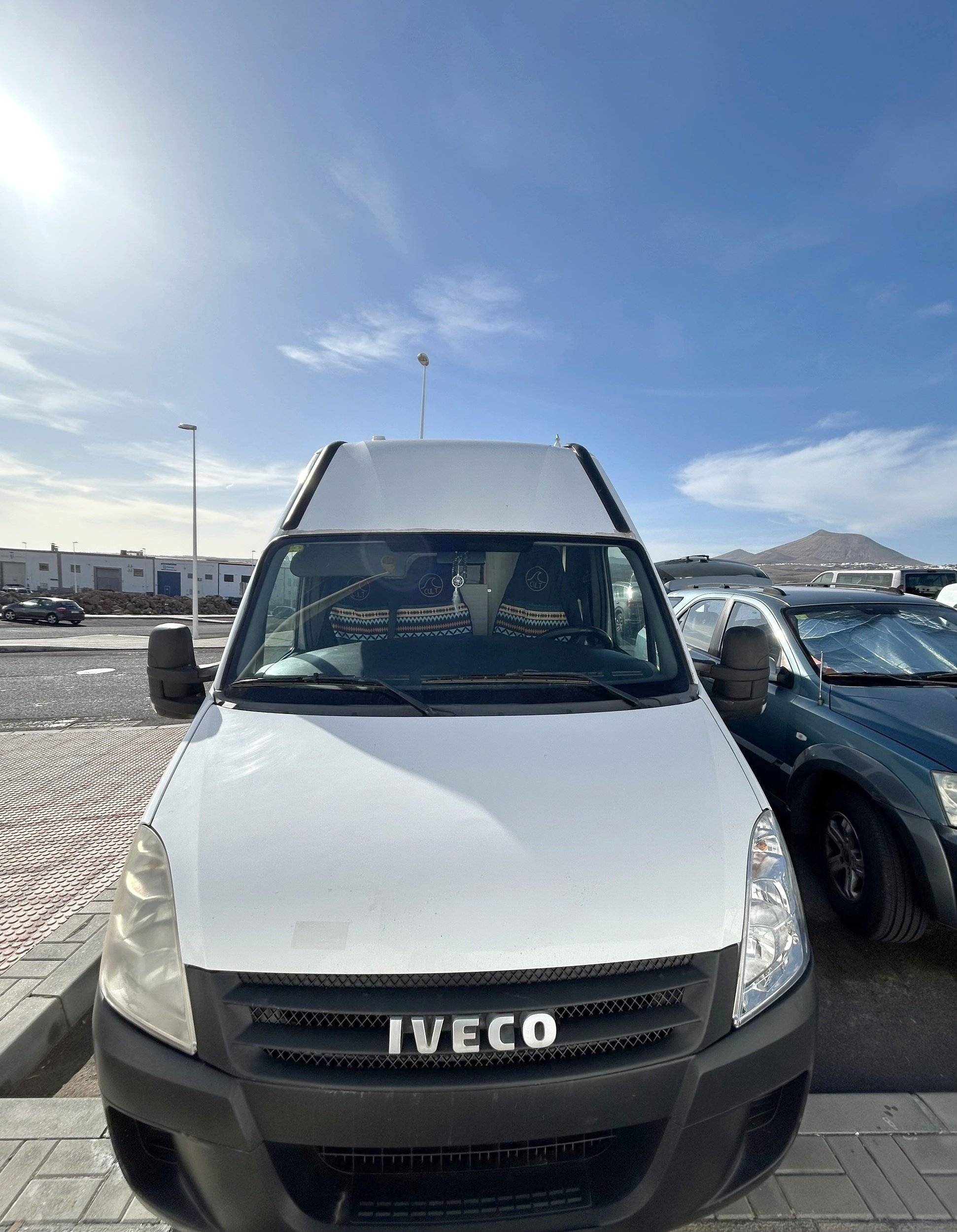 Voorkant 3/4 Iveco Daily 2,3 l 126 ch - Yescapa
