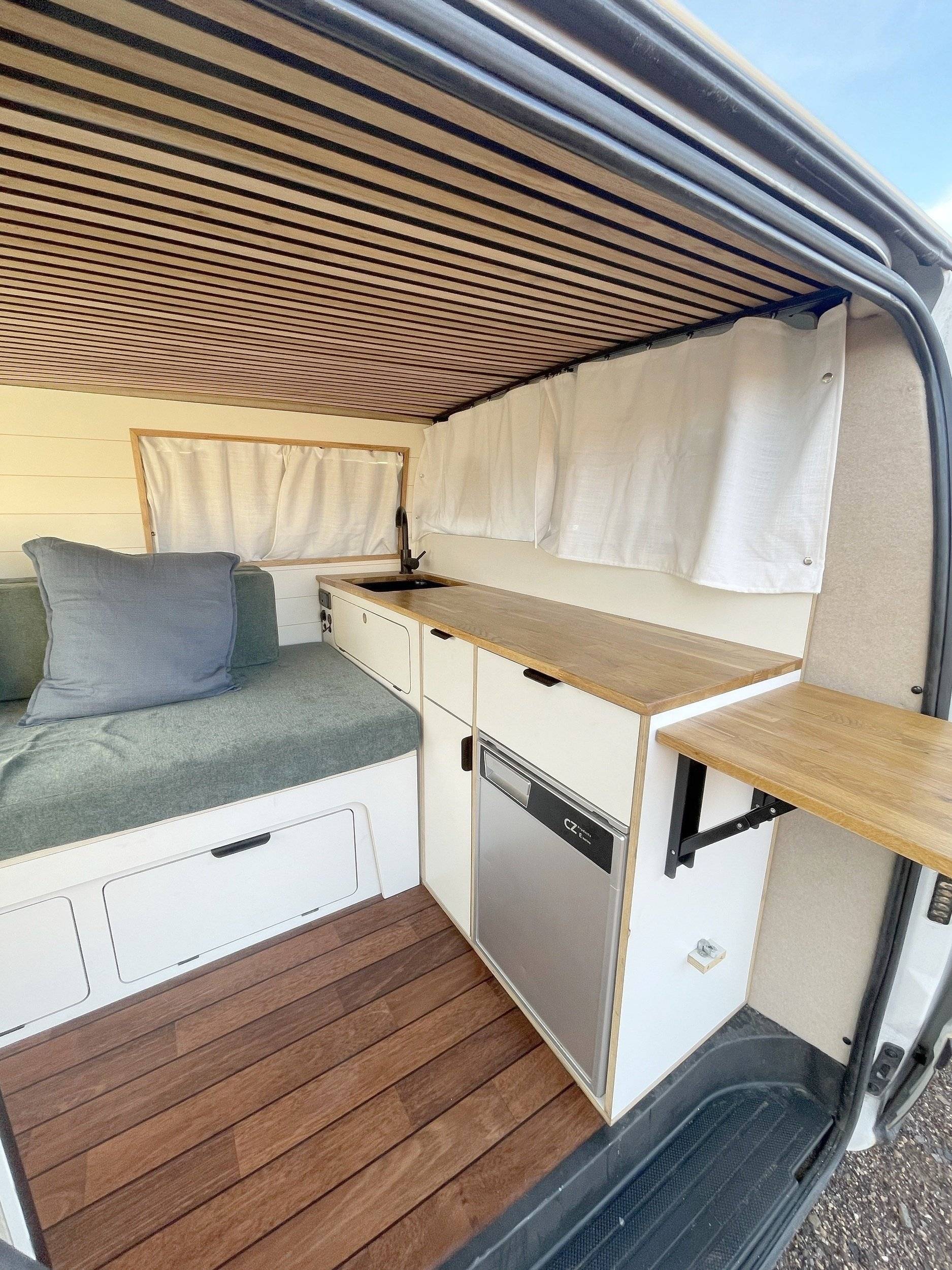 Kitchen Mercedes Vito 111 CDI 116 ch. - Yescapa