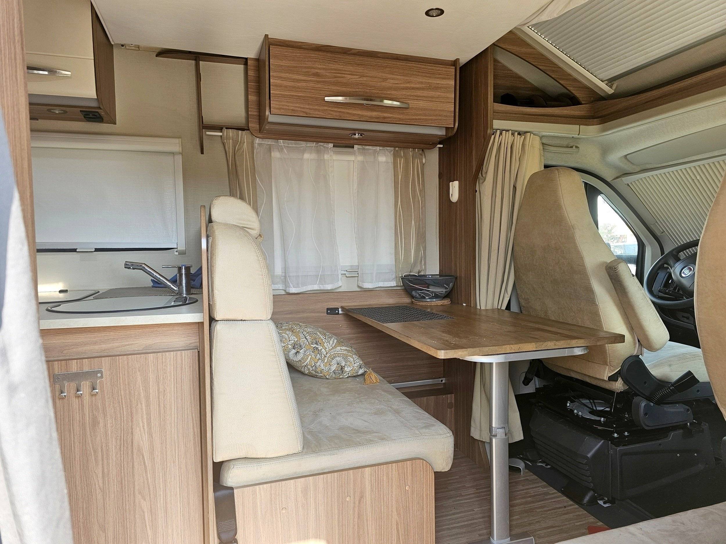 Comedor Fiat Ducato 2,2 l JTD 130 ch. - Yescapa