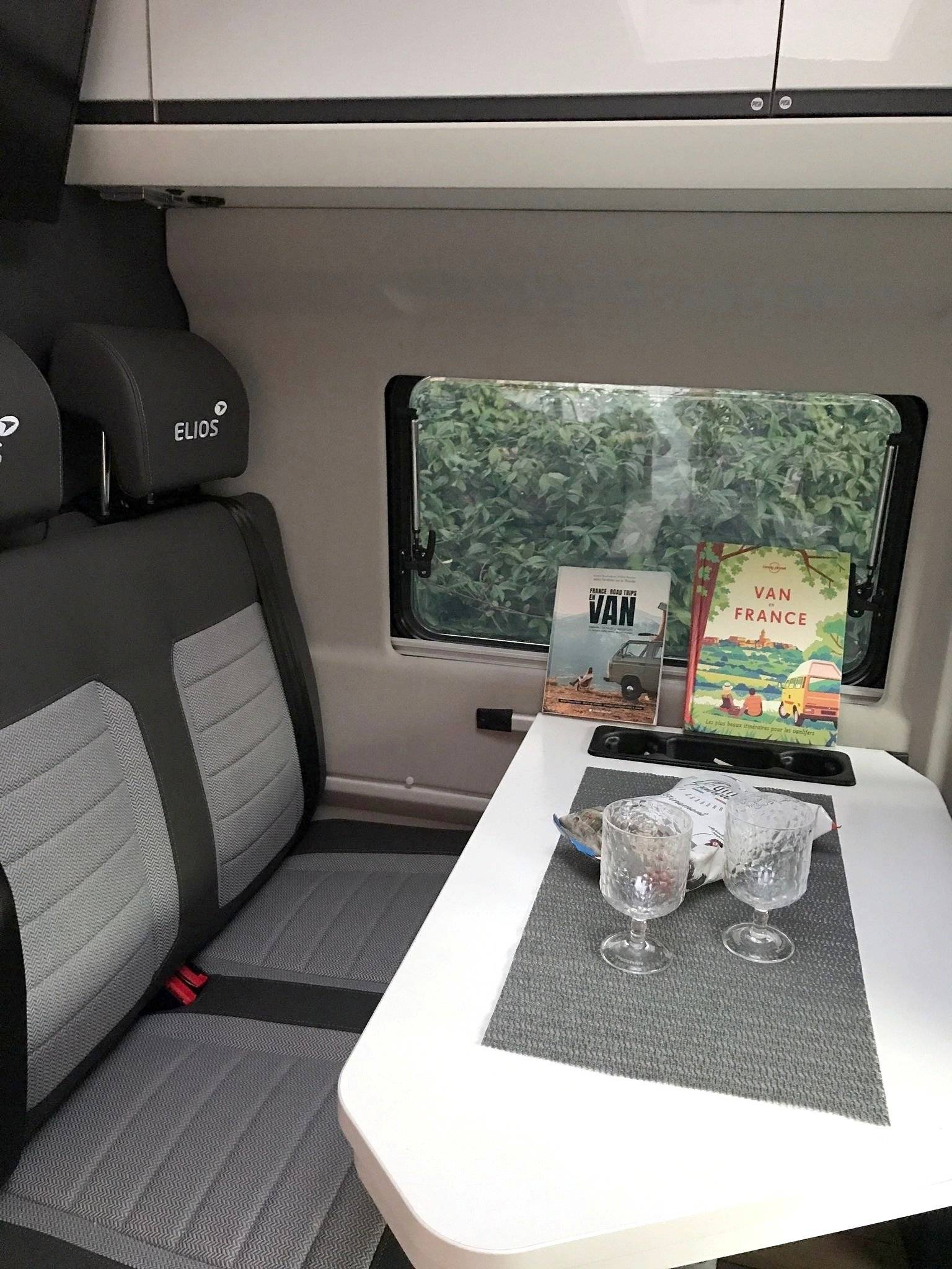 Área de jantar Citroën Citroën jumper - Yescapa