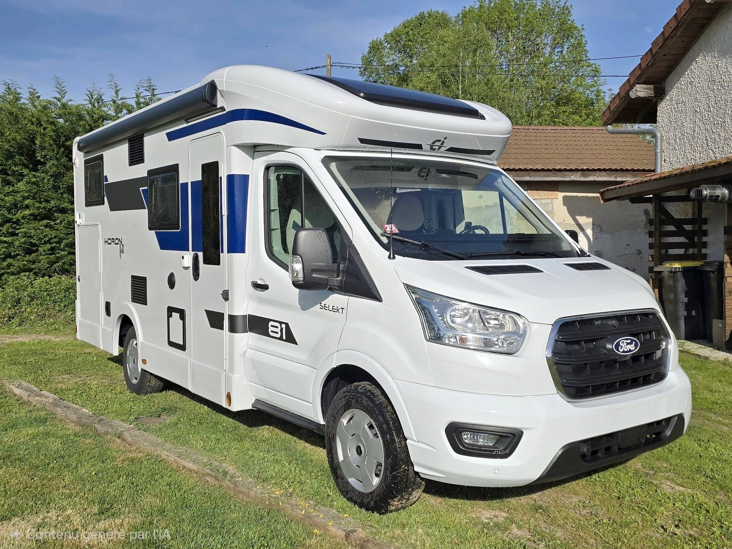 Vue avant de 3/4 Ford Transit 2,0 l 165 ch - Yescapa