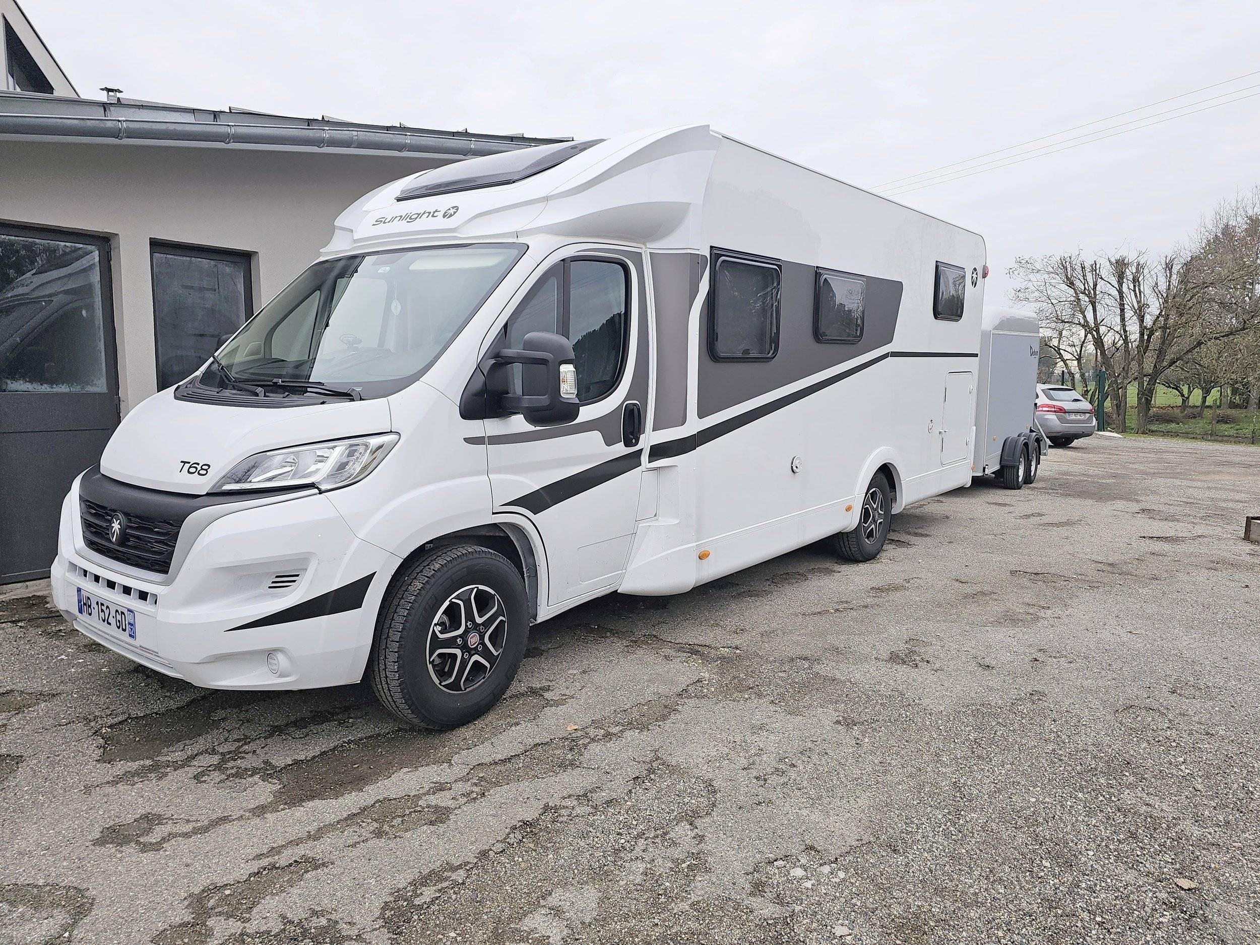 Front view from 3/4 Fiat - Yescapa