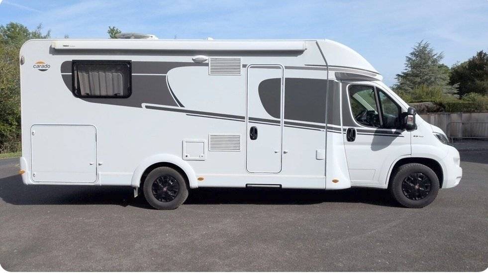 Front view from 3/4 Fiat Carado - Yescapa
