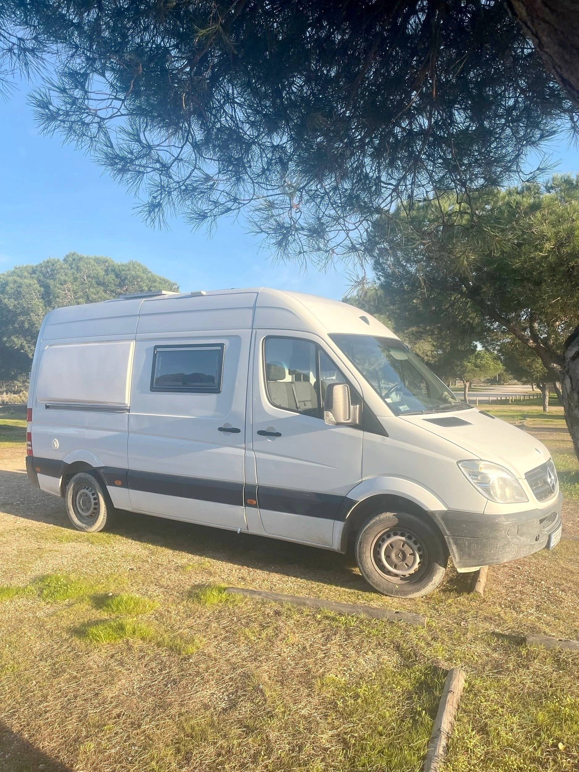 Front view from 3/4 Mercedes SPRINTER 316 CDI - Yescapa