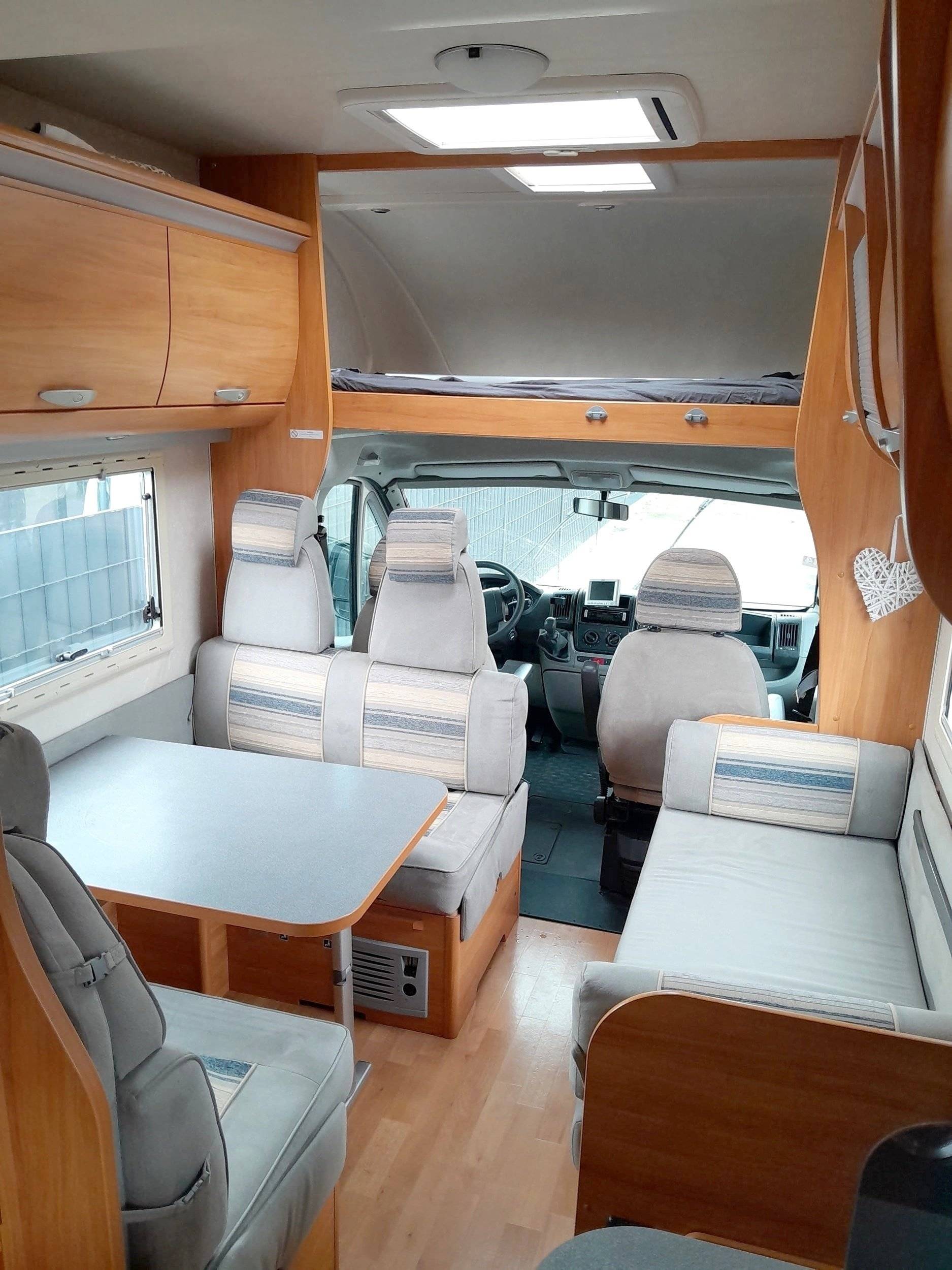 Dining Area Fiat Ducato 3,0 l 160 ch Al-Ko - Yescapa
