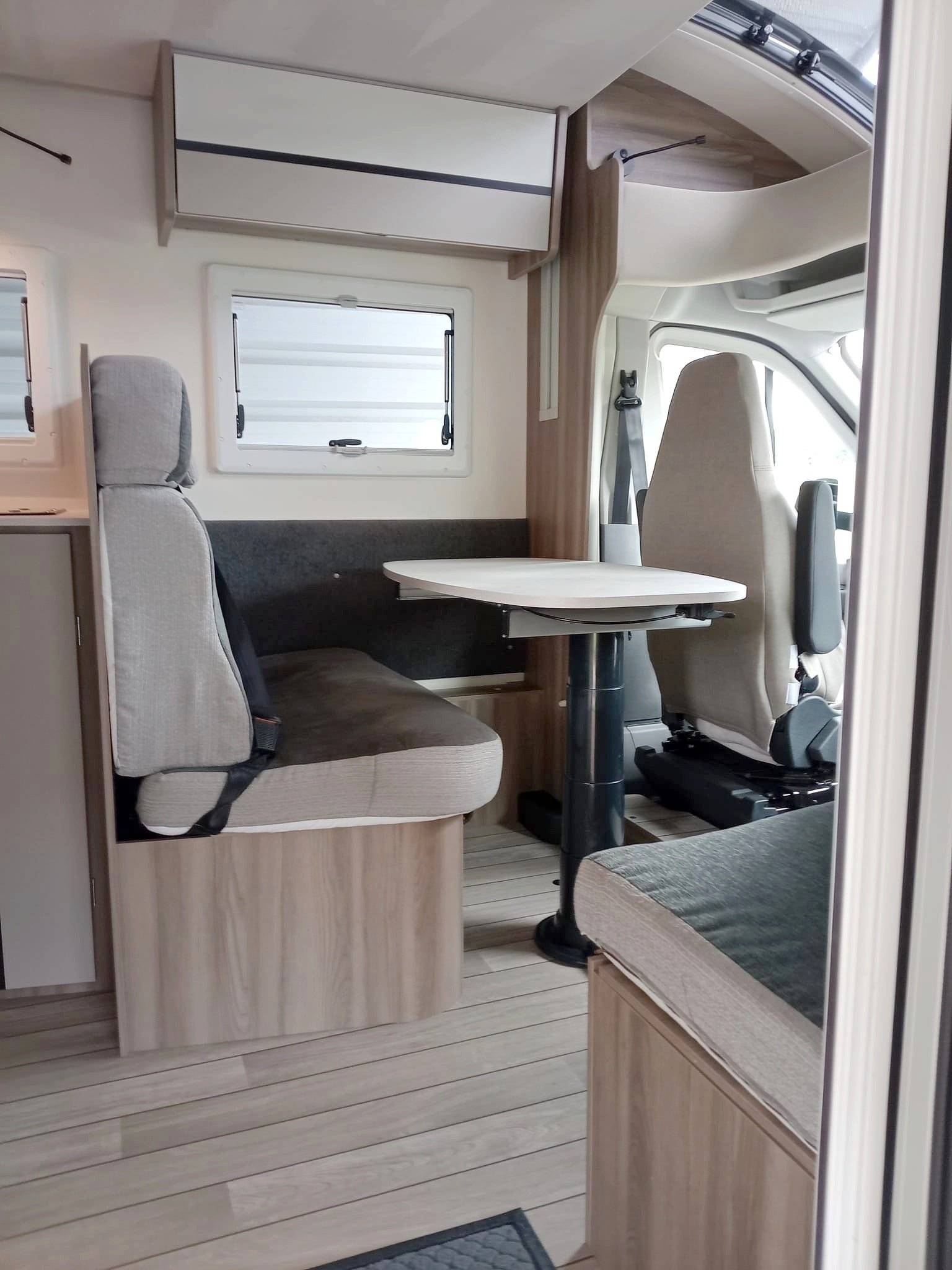 Menjador Ford - Yescapa