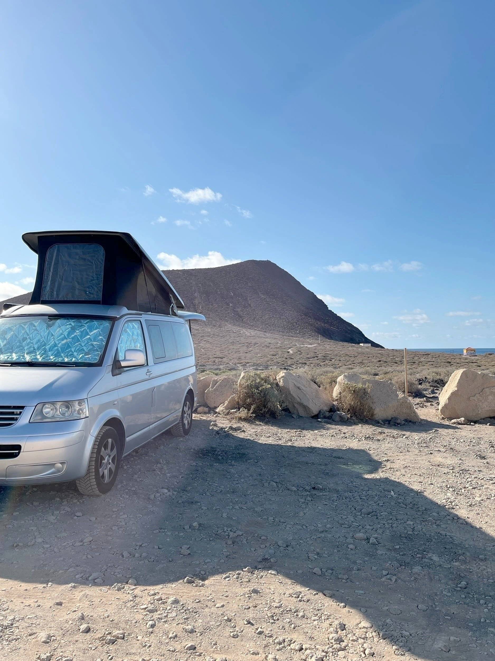 Vue avant de 3/4 Volkswagen 2,5l TDI 130 ch - Yescapa