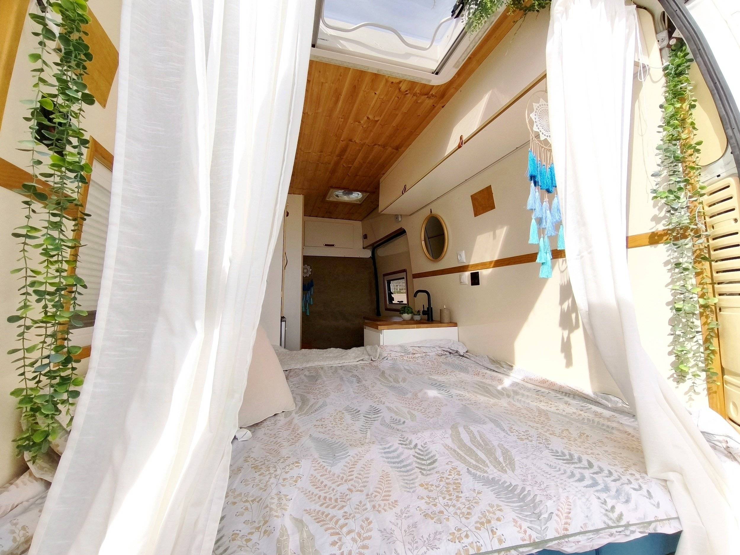 Berth Peugeot PEUGEOT BOXER L3H3 - Yescapa