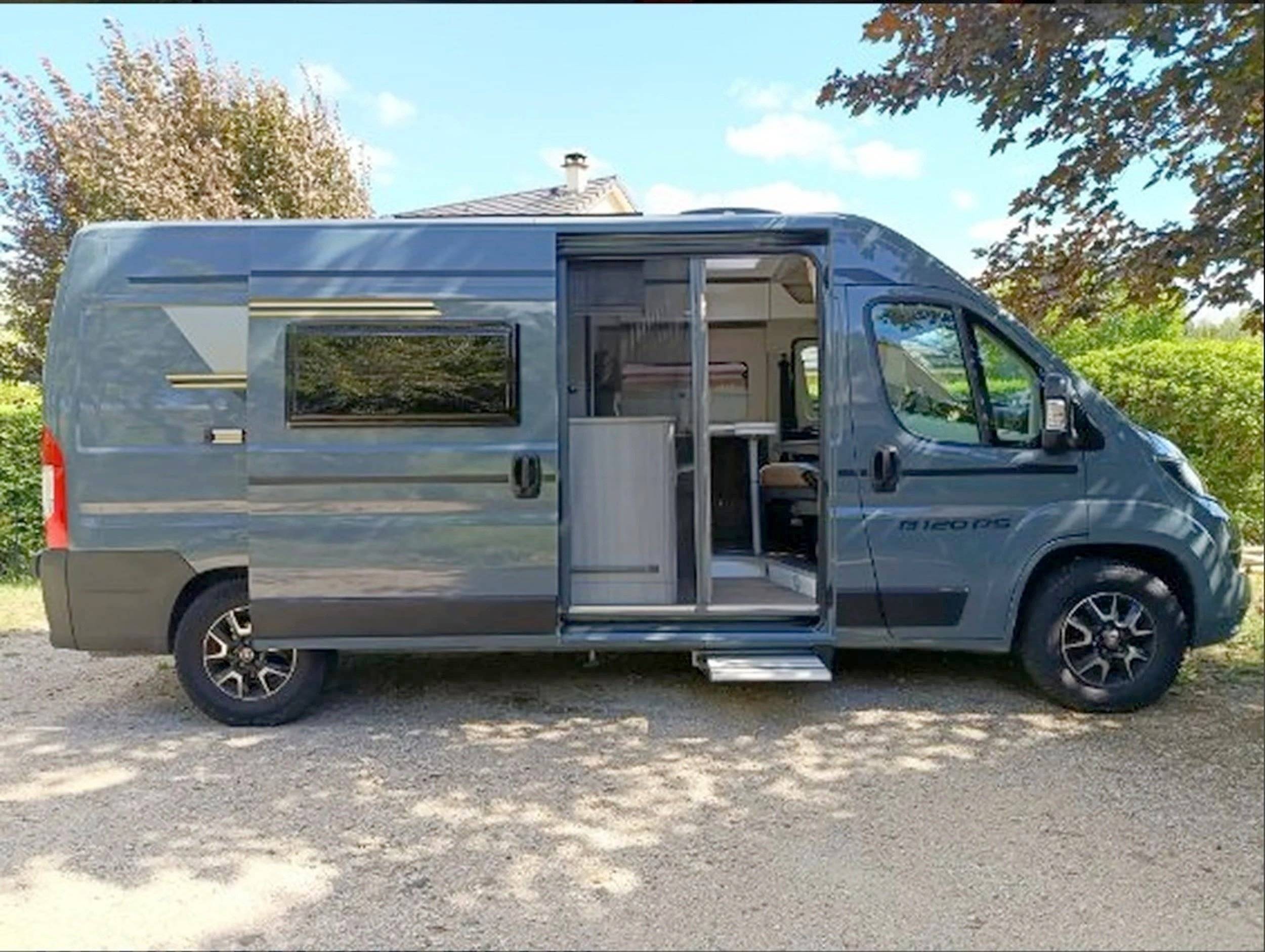 Vista del vehicle angle davanter Fiat Fiat Ducato 2.2l 140 CV - Yescapa