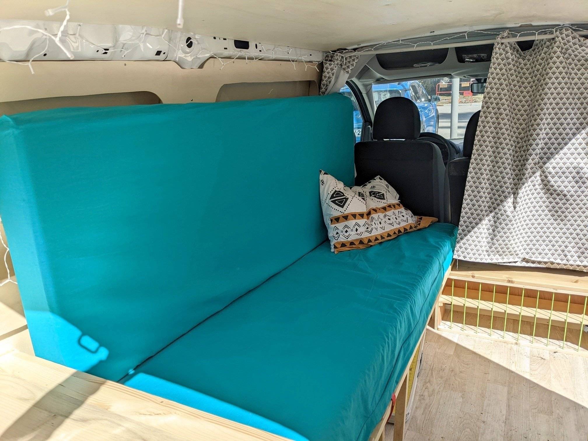 Dinette Citroën Jumpy 1,6l 90 ch - Yescapa