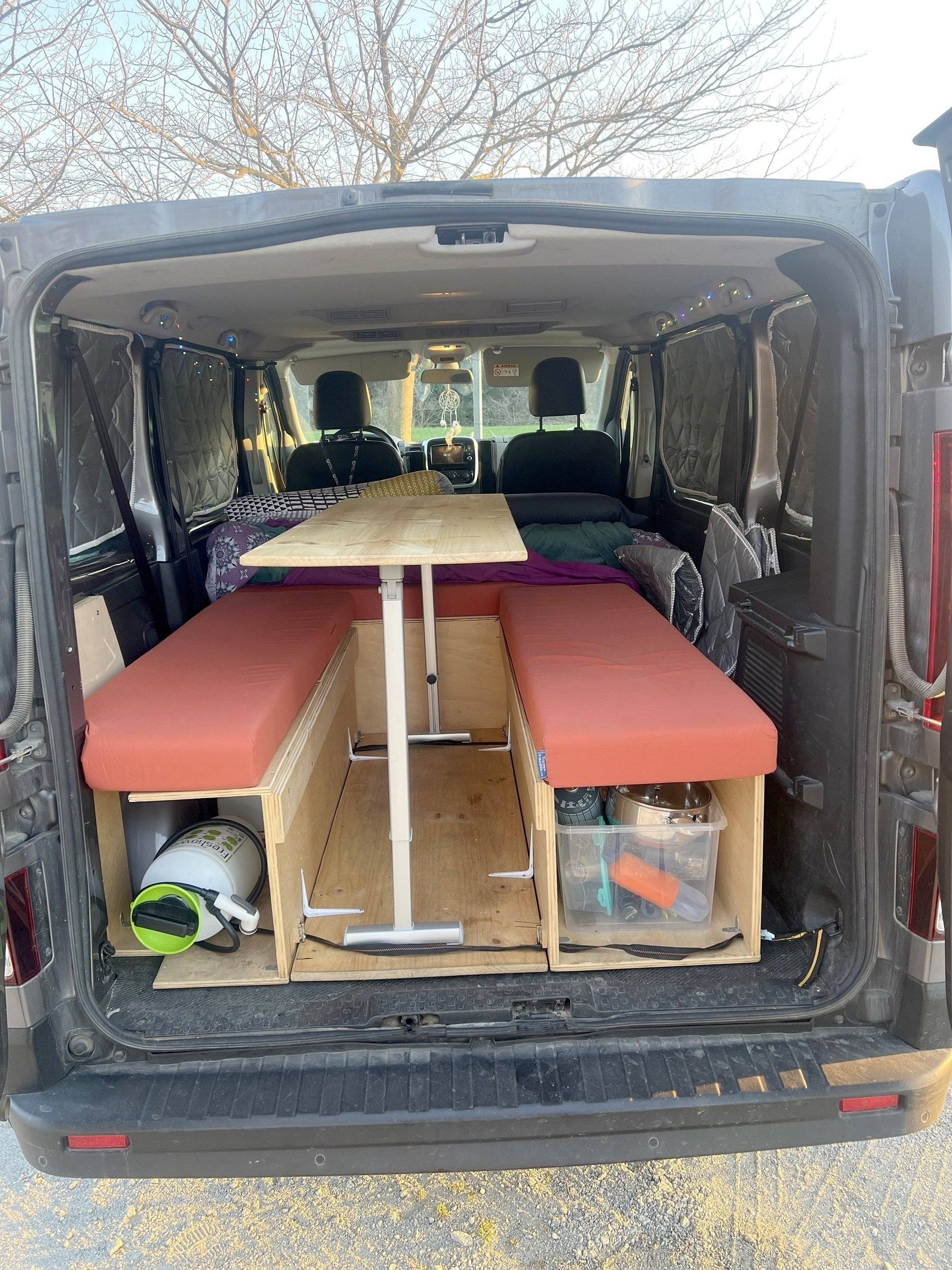 Dinette Renault Trafic 1,6 l 115 ch - Yescapa