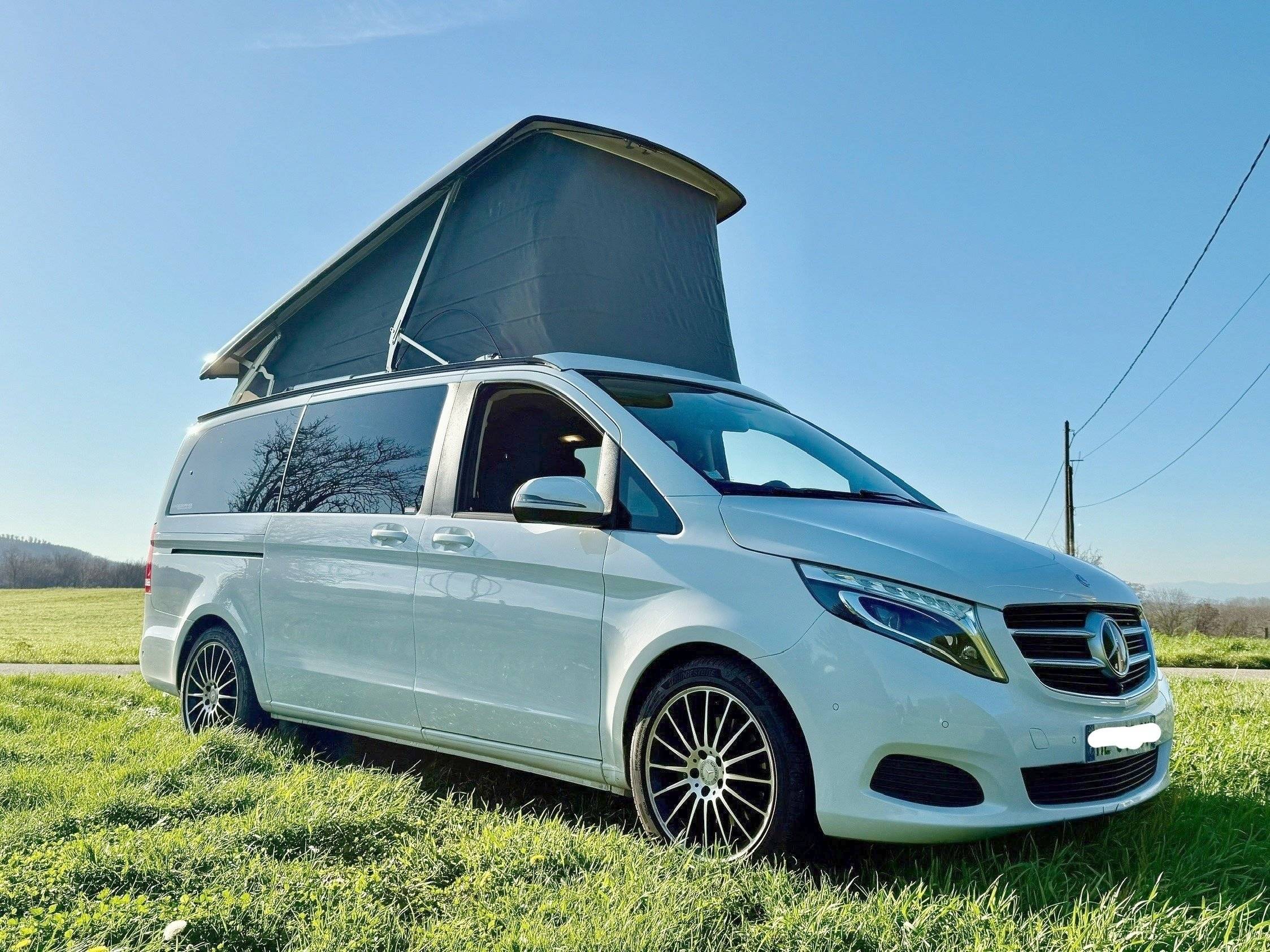 schräge Vorderansicht Mercedes Viano Marco Polo Westfalia - Yescapa