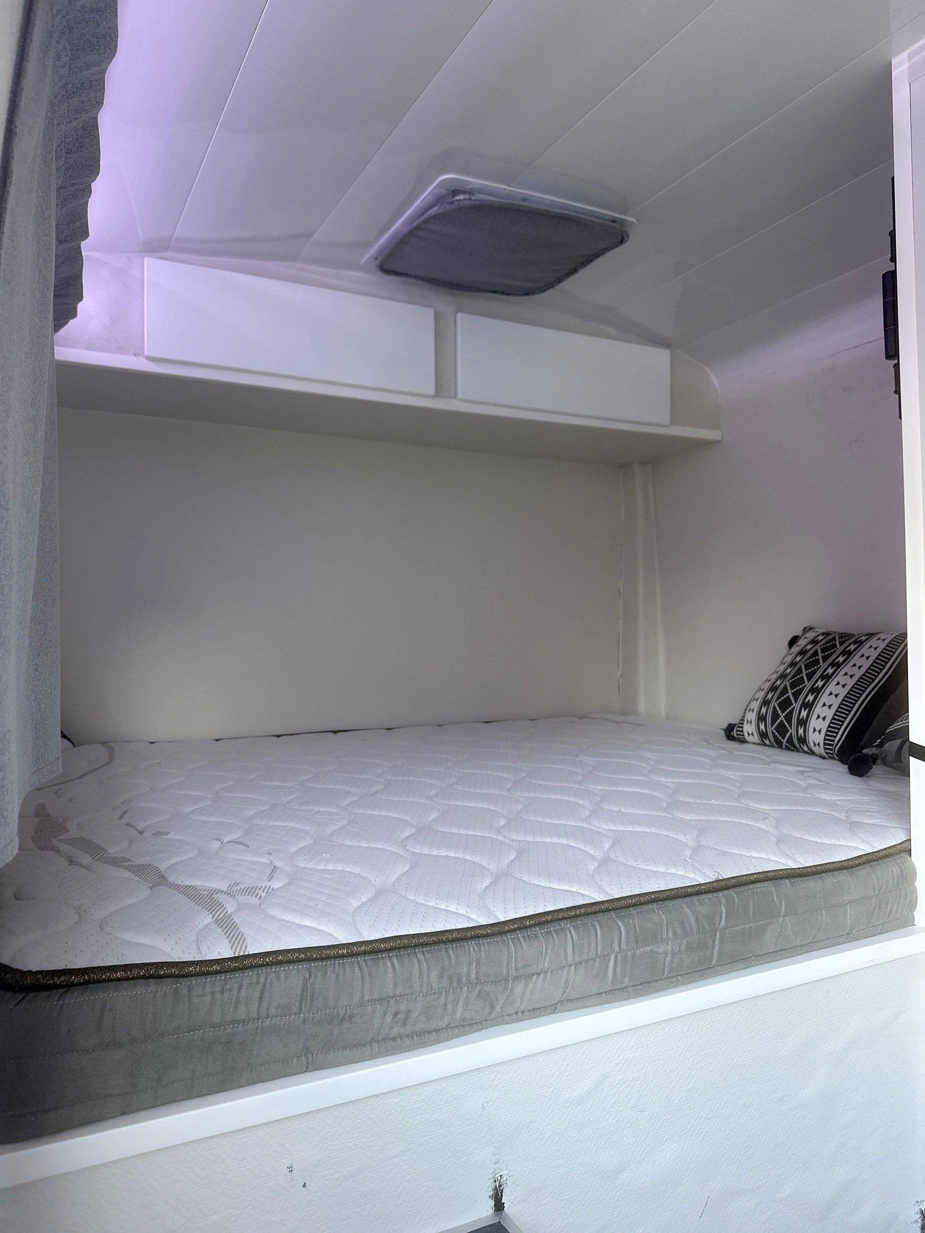 Couchages Ford Transit 2,0 l 170 ch - Yescapa