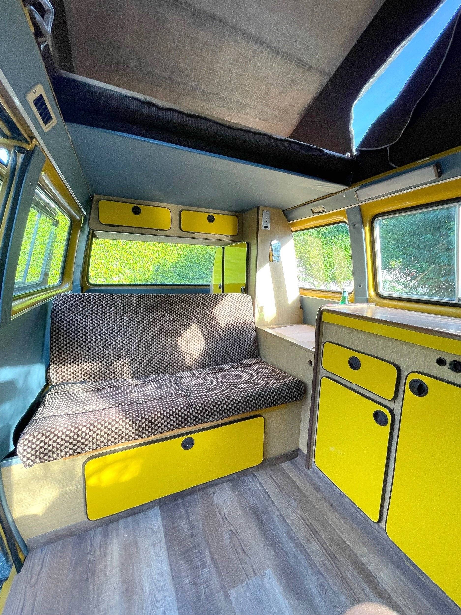 Coin repas Volkswagen Transporter T25 air cooled - Yescapa