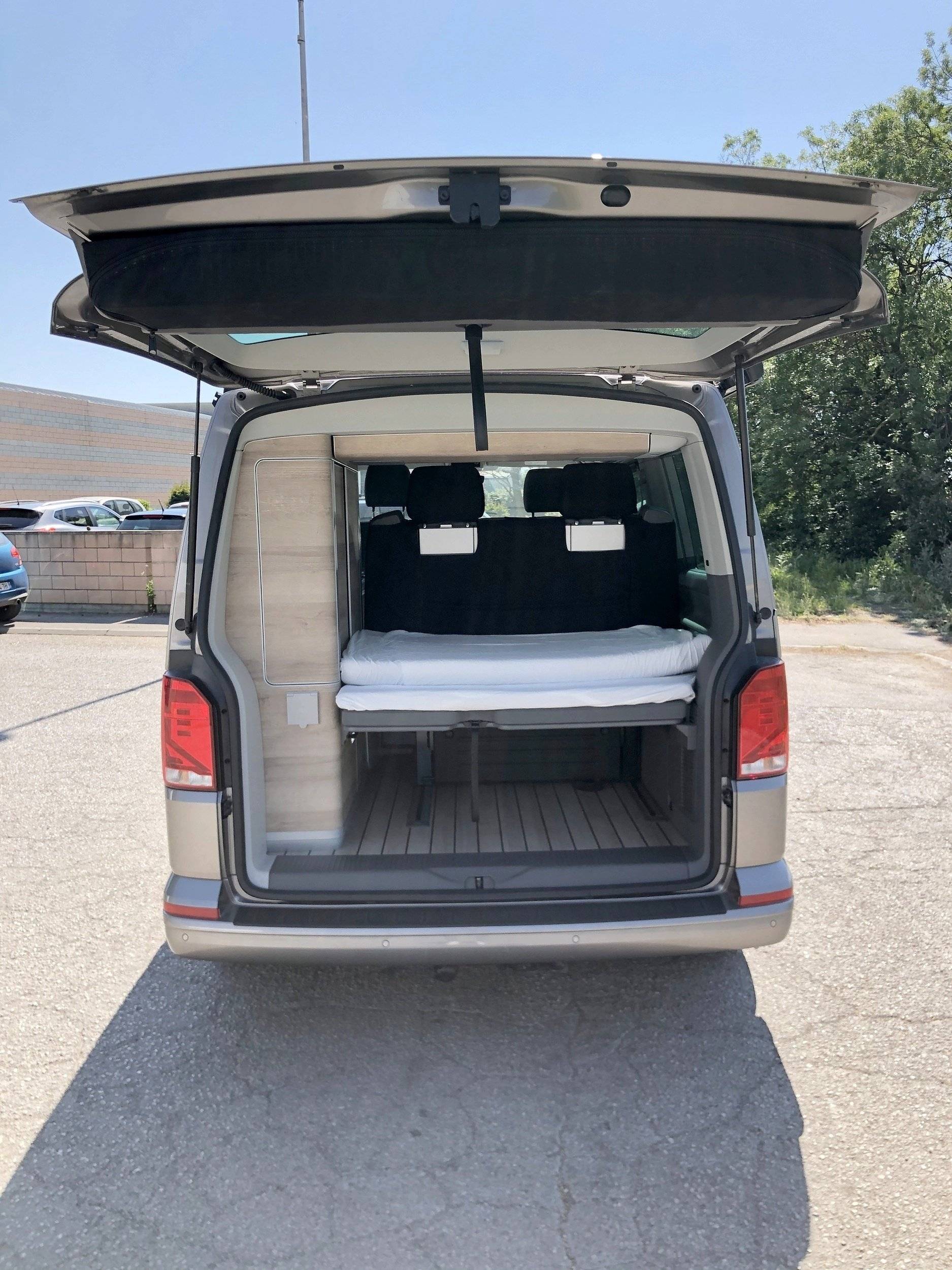 Volkswagen T6.1 California Coast Edition