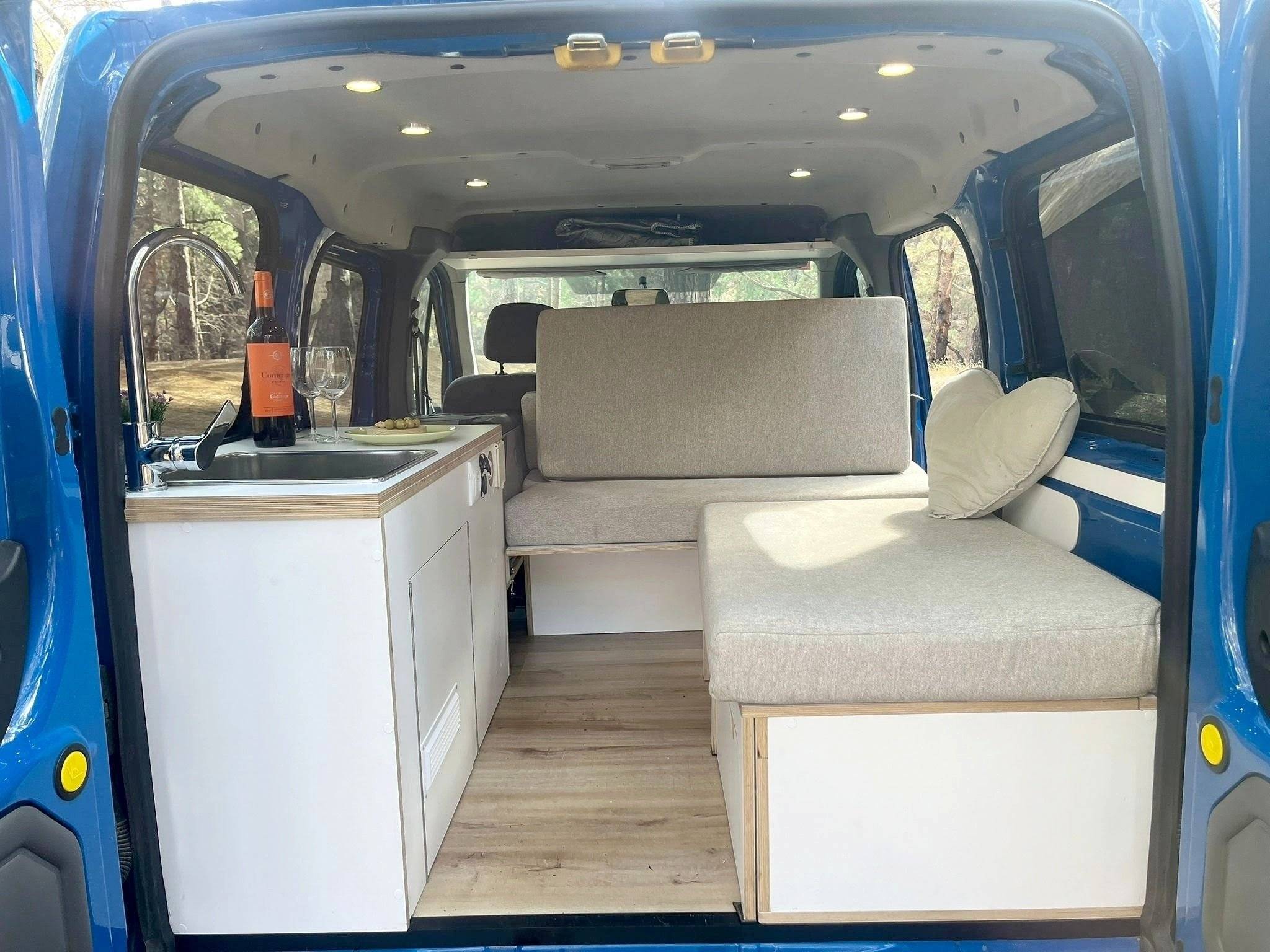Front view from 3/4 Ford Transit Connect - Yescapa