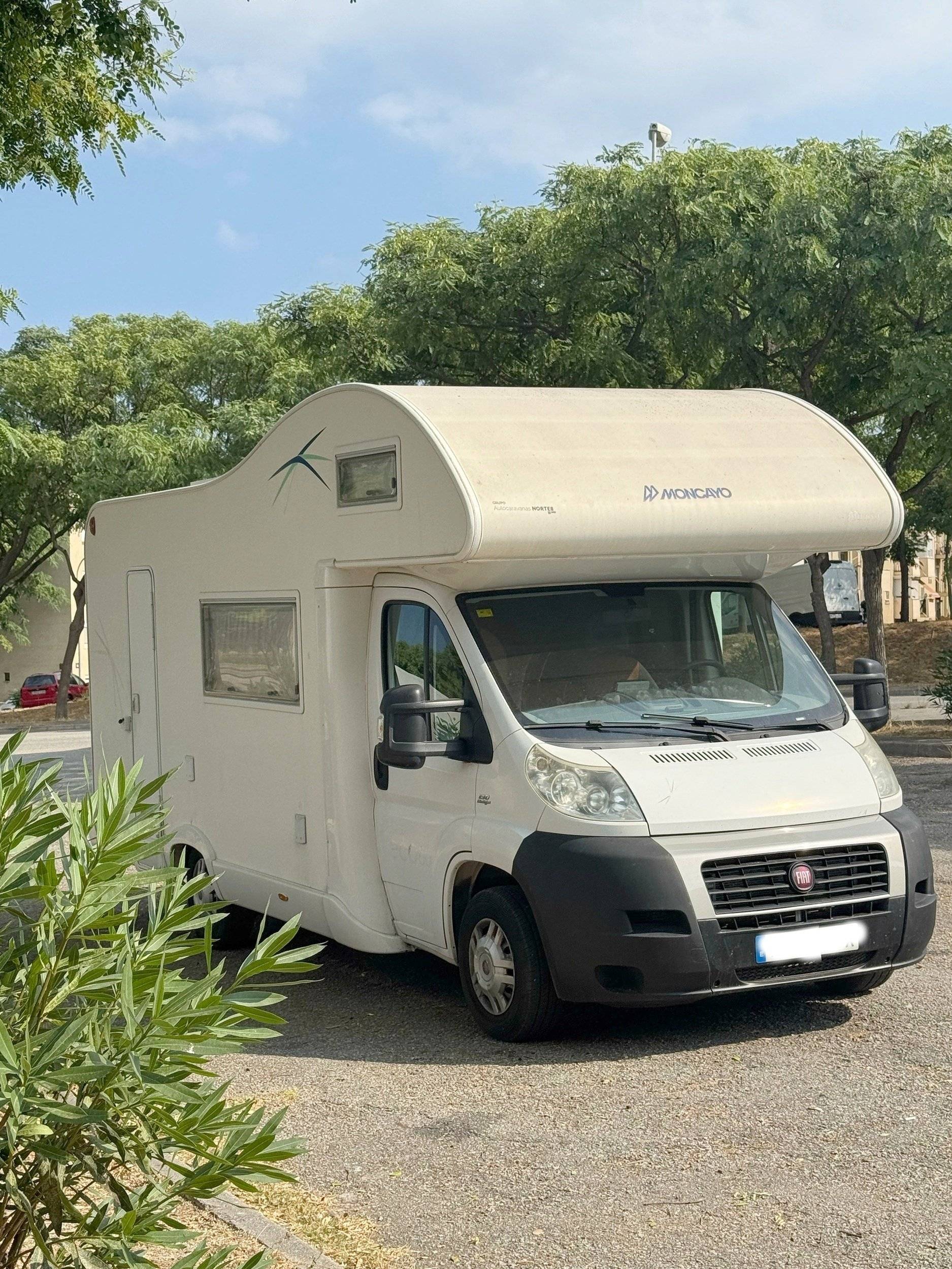 Vue avant de 3/4 Fiat Ducato 2,3 l Multijet 130 ch. - Yescapa