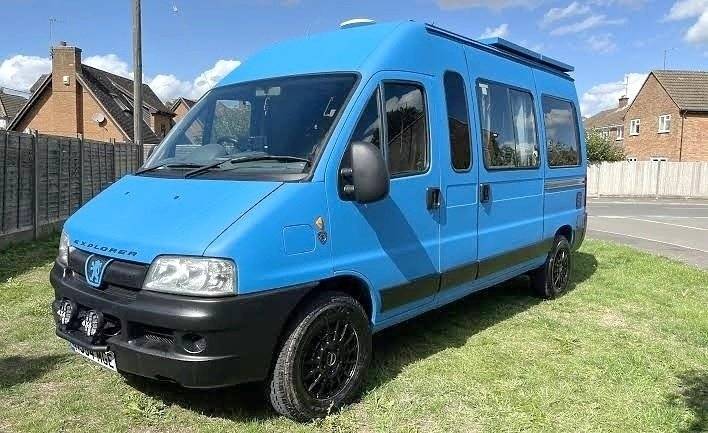 schräge Vorderansicht Peugeot Boxer - Yescapa