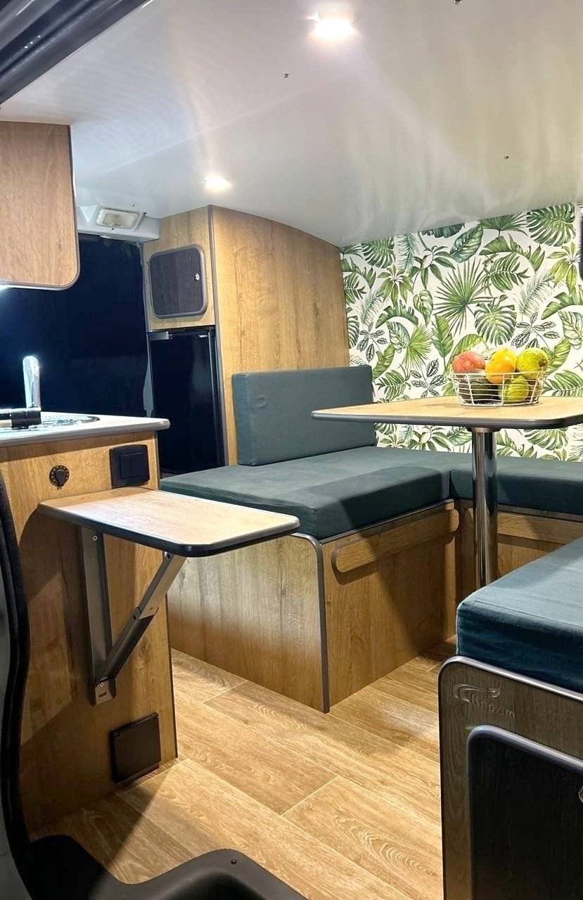 Dinette Renault TRAFFIC 2,0l 90 CH - Yescapa