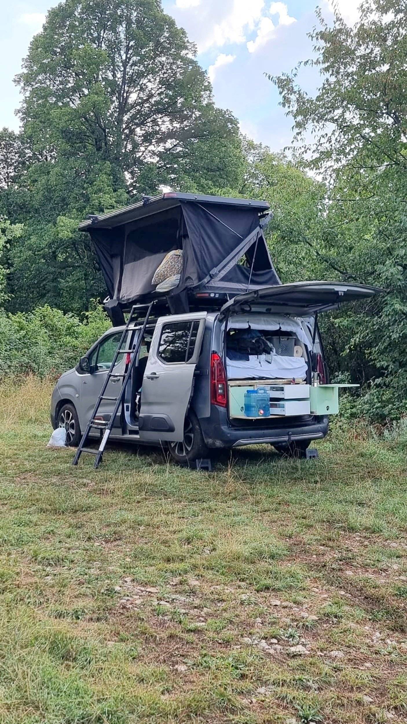 Voorkant 3/4 Citroën Berlingo - Yescapa