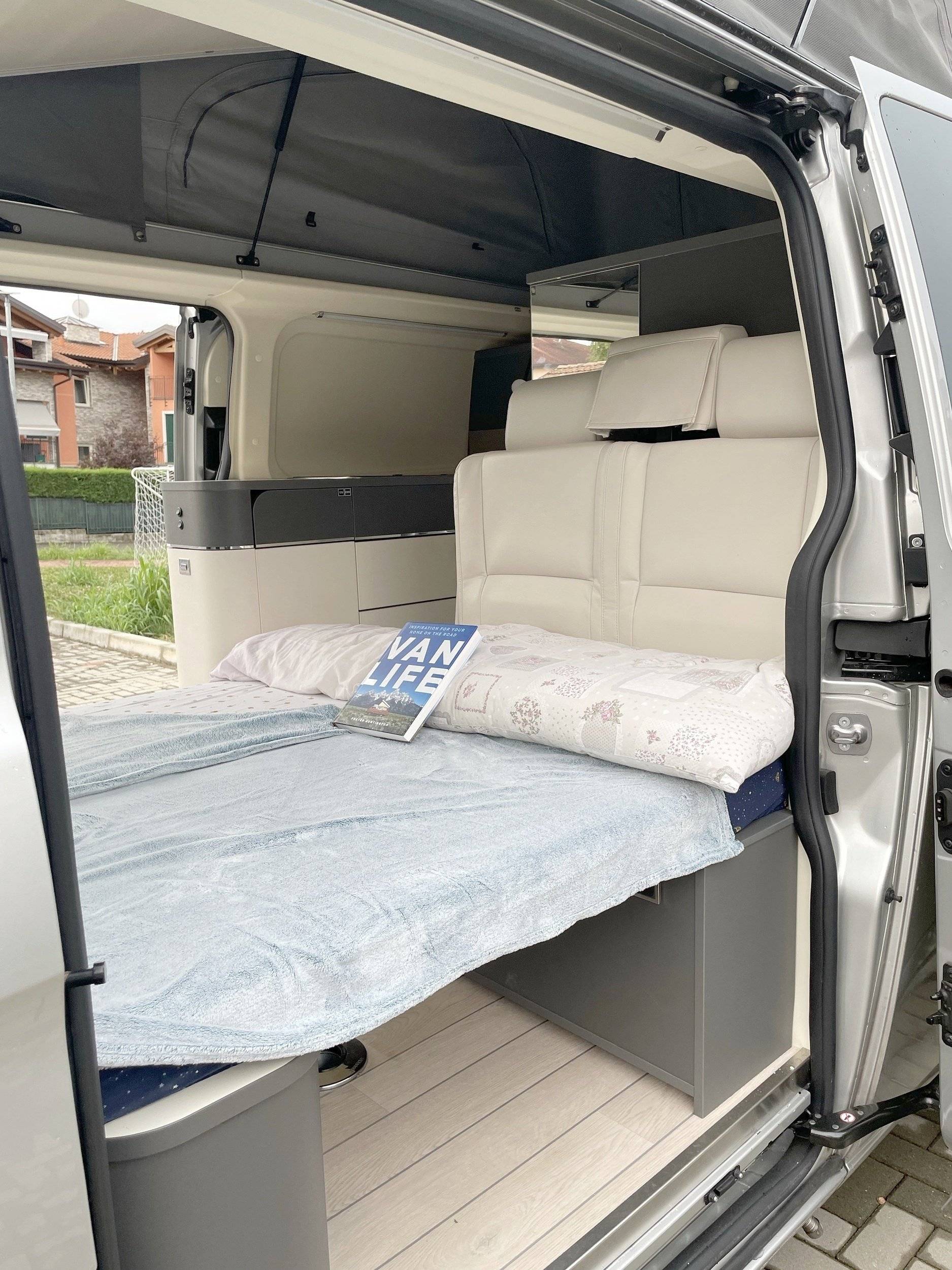 Berth Ford Custom 2,2 l 130 ch - Yescapa