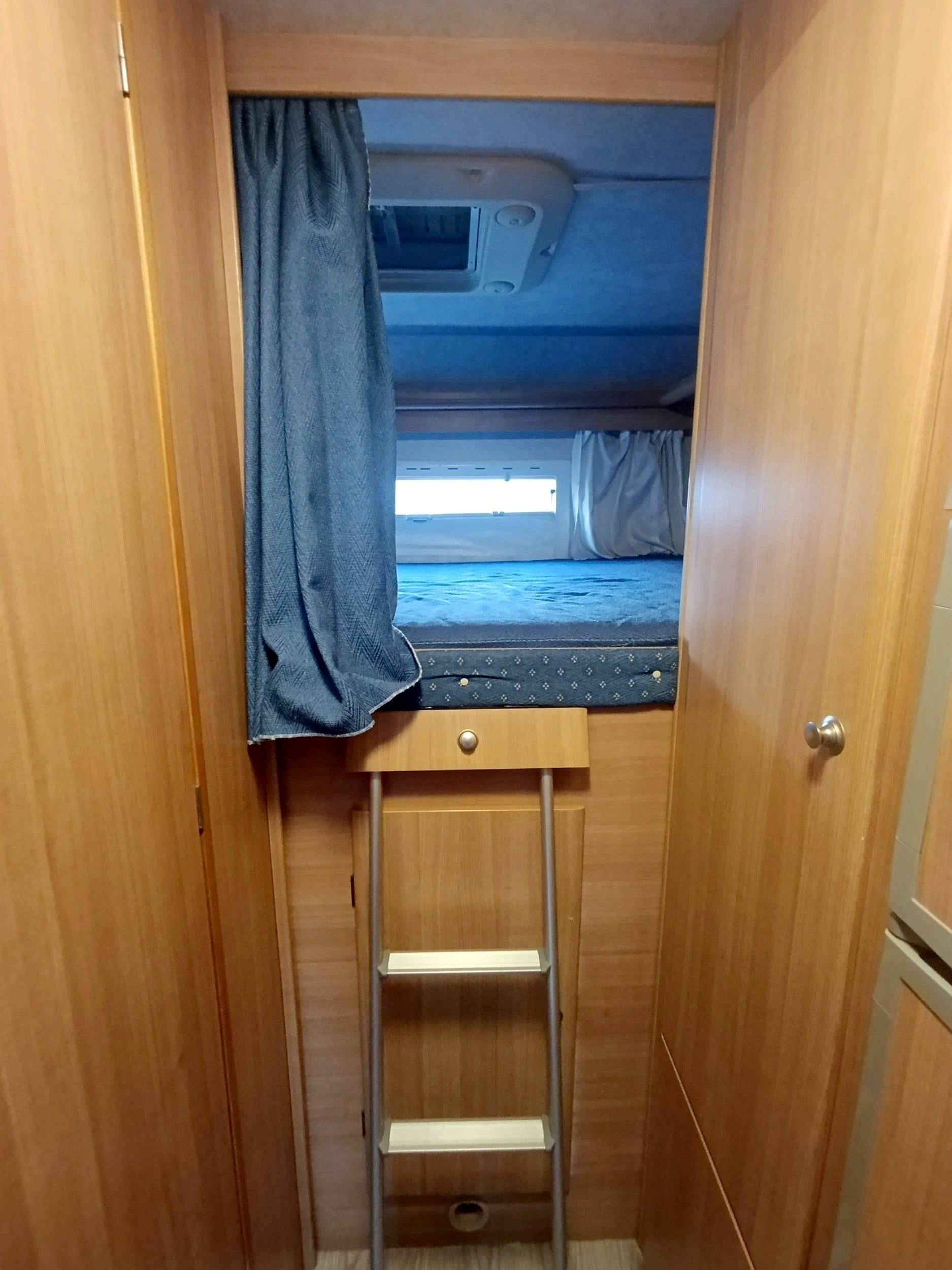 slaapplaatsen Ford Transit 2,4 l TDCi 115 ch. - Yescapa