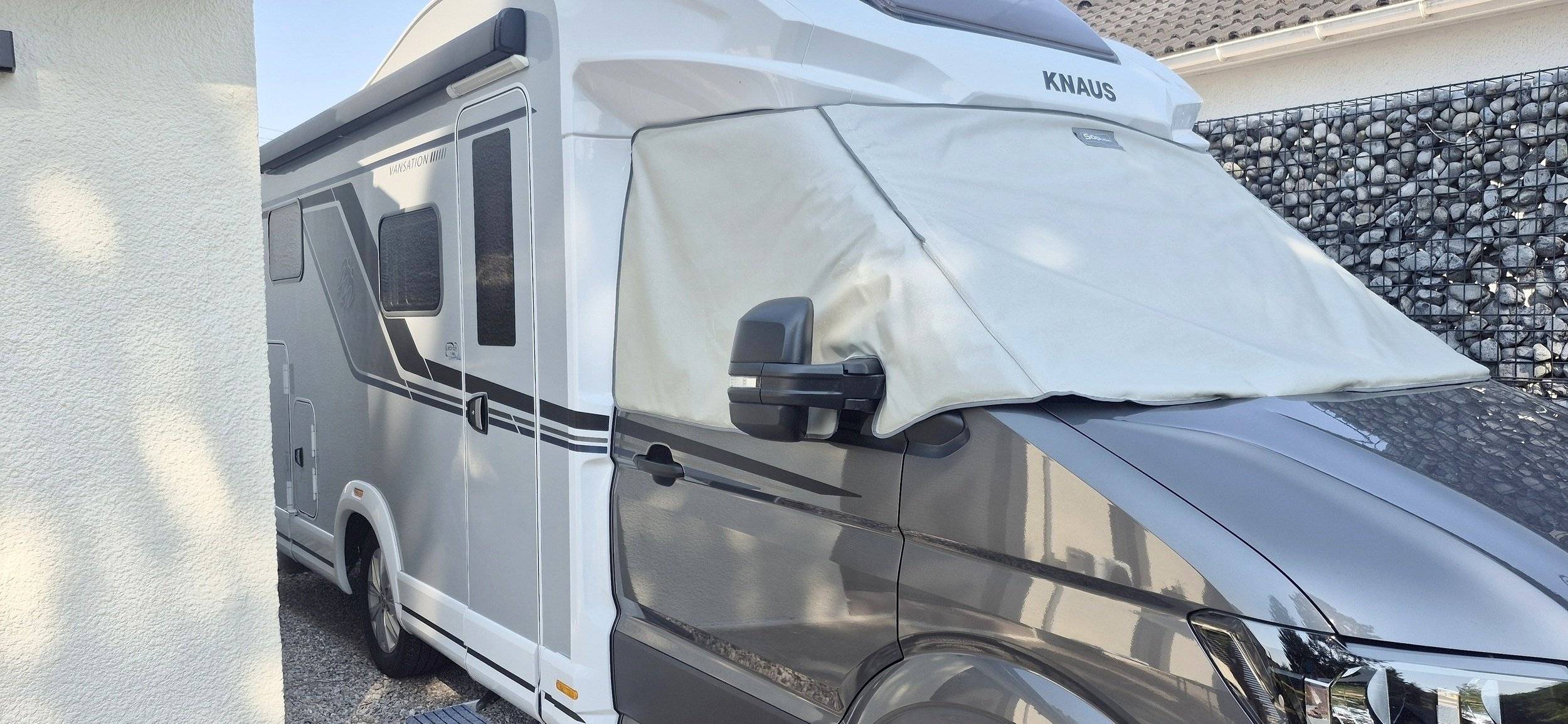 Front view from 3/4 Volkswagen Crafter Autom. 4x4 177 cv - Yescapa