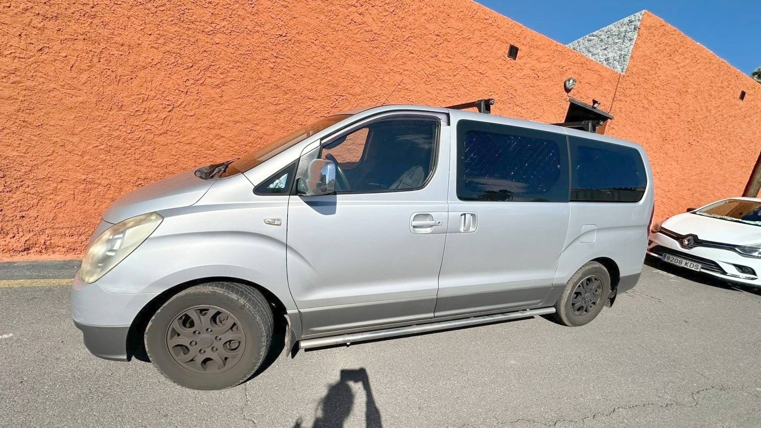 Vista del vehículo ángulo delantero Hyundai H1 VAN LONG - Yescapa