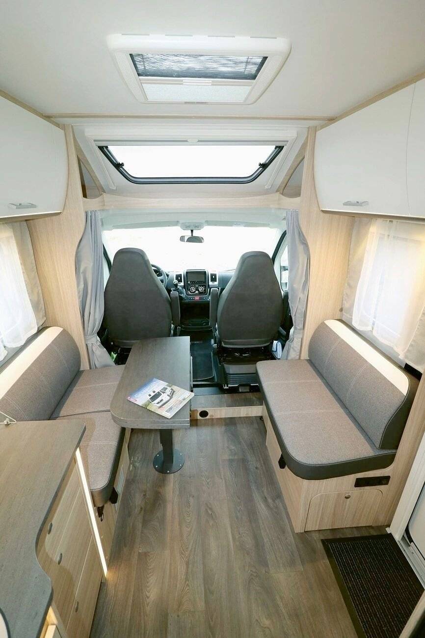 Dining Area Fiat 2.3 140CV - Yescapa