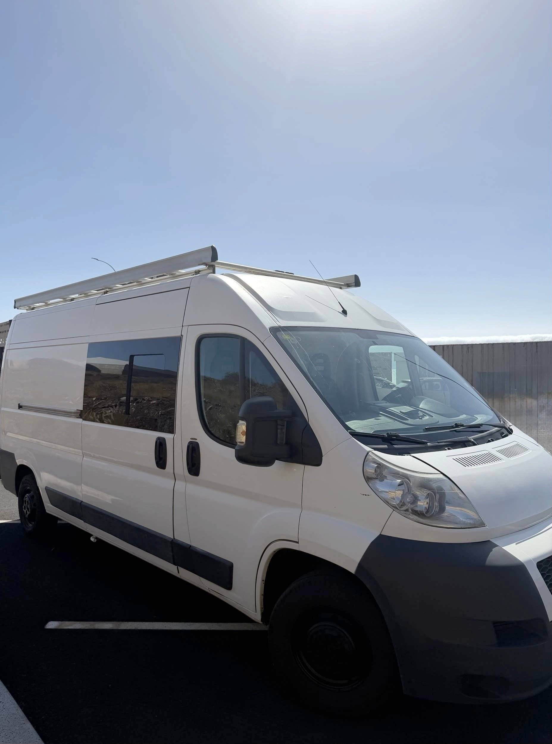 Voorkant 3/4 Peugeot - Yescapa