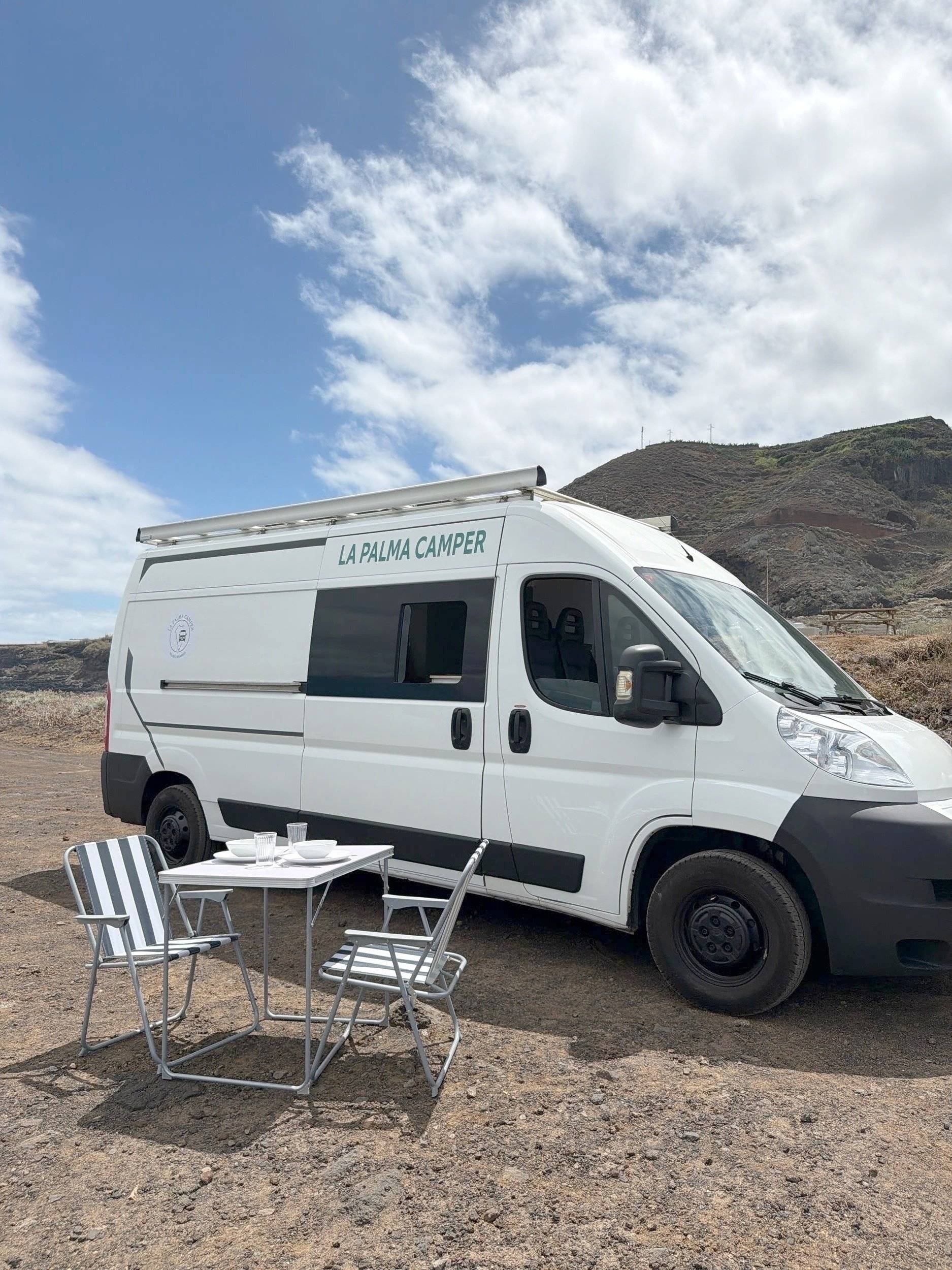 Vue avant de 3/4 Peugeot - Yescapa