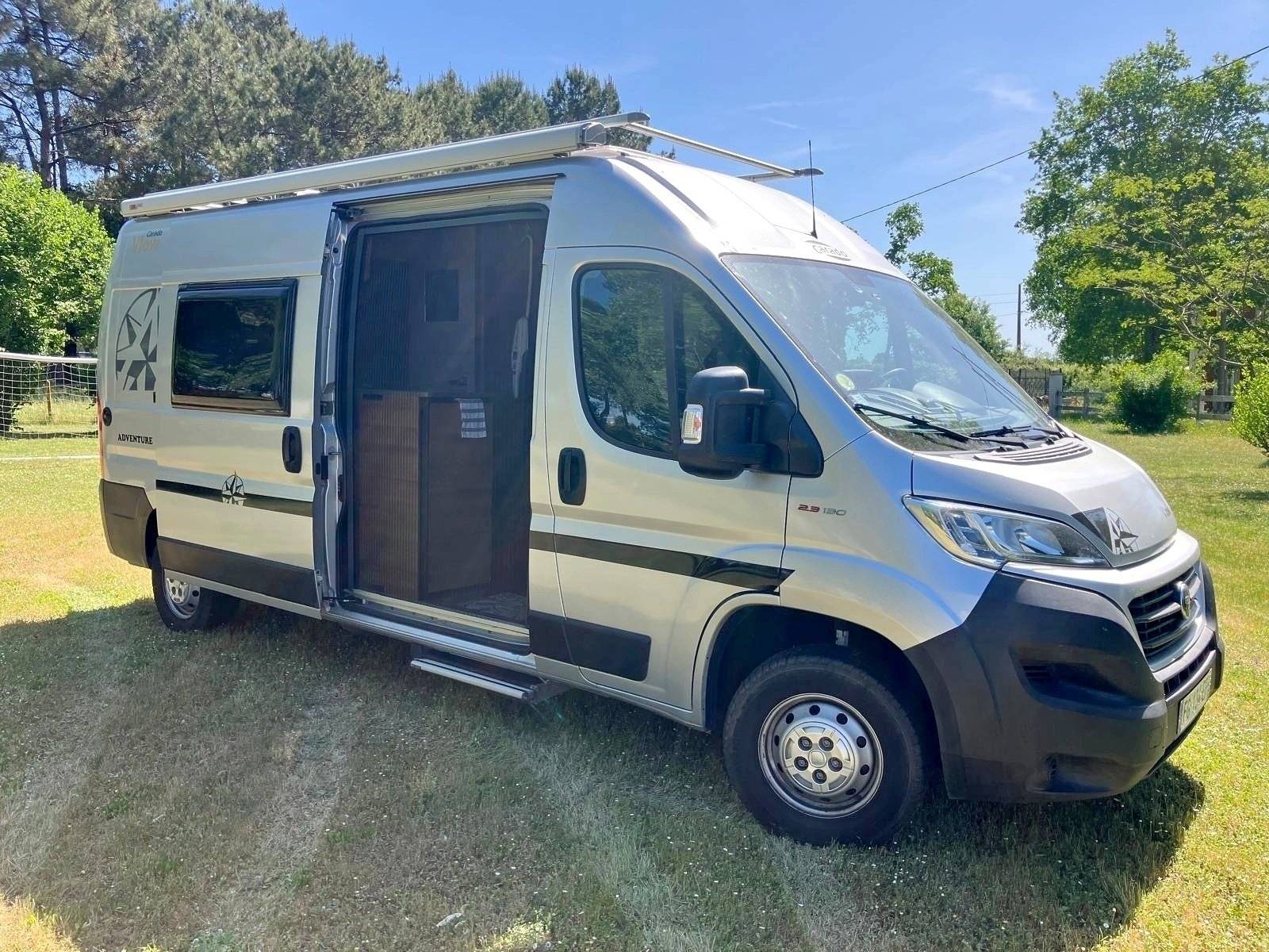 Front view from 3/4 Fiat DUCATO - Yescapa