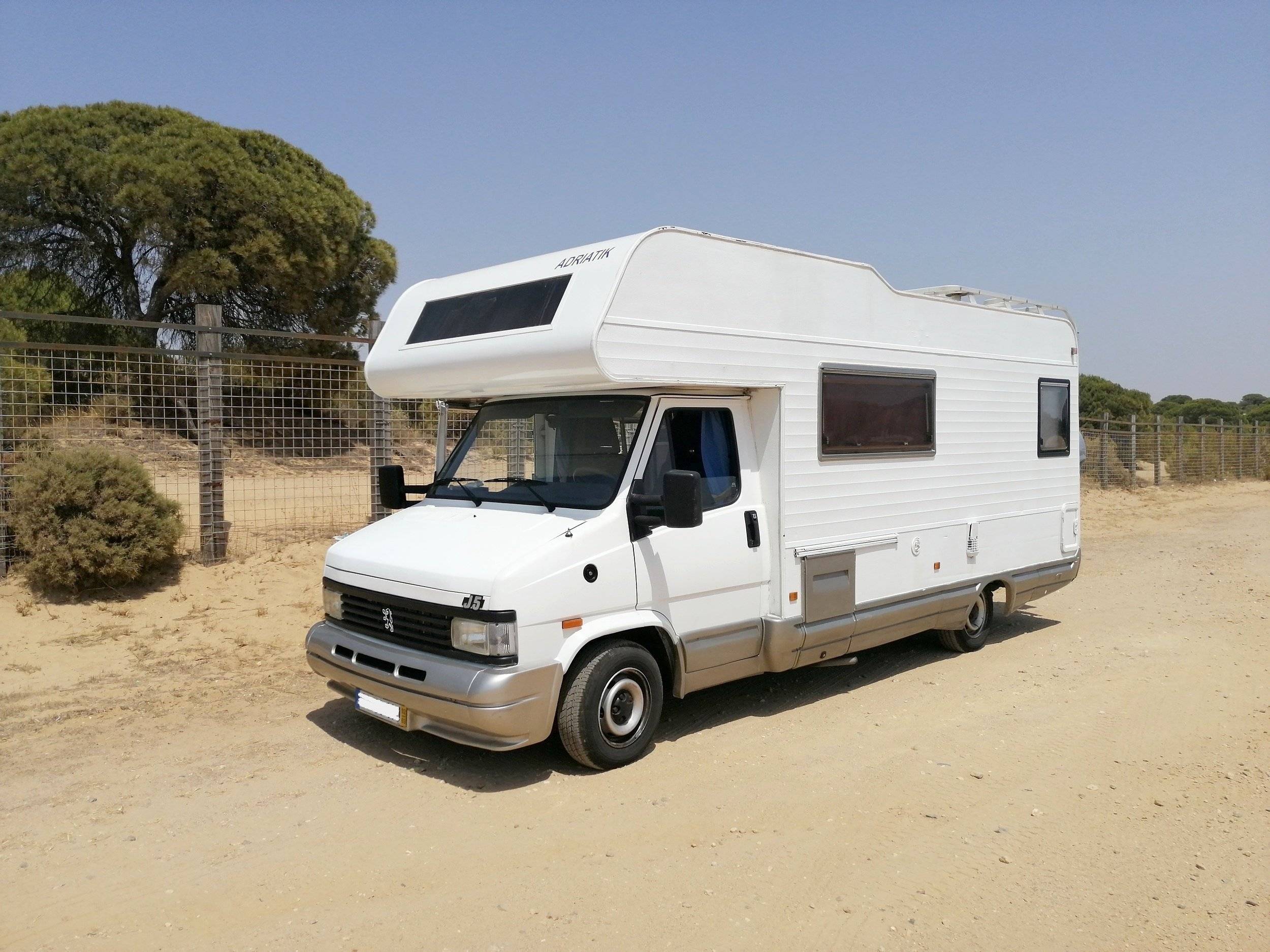 Vista de 3/4 Peugeot - Yescapa