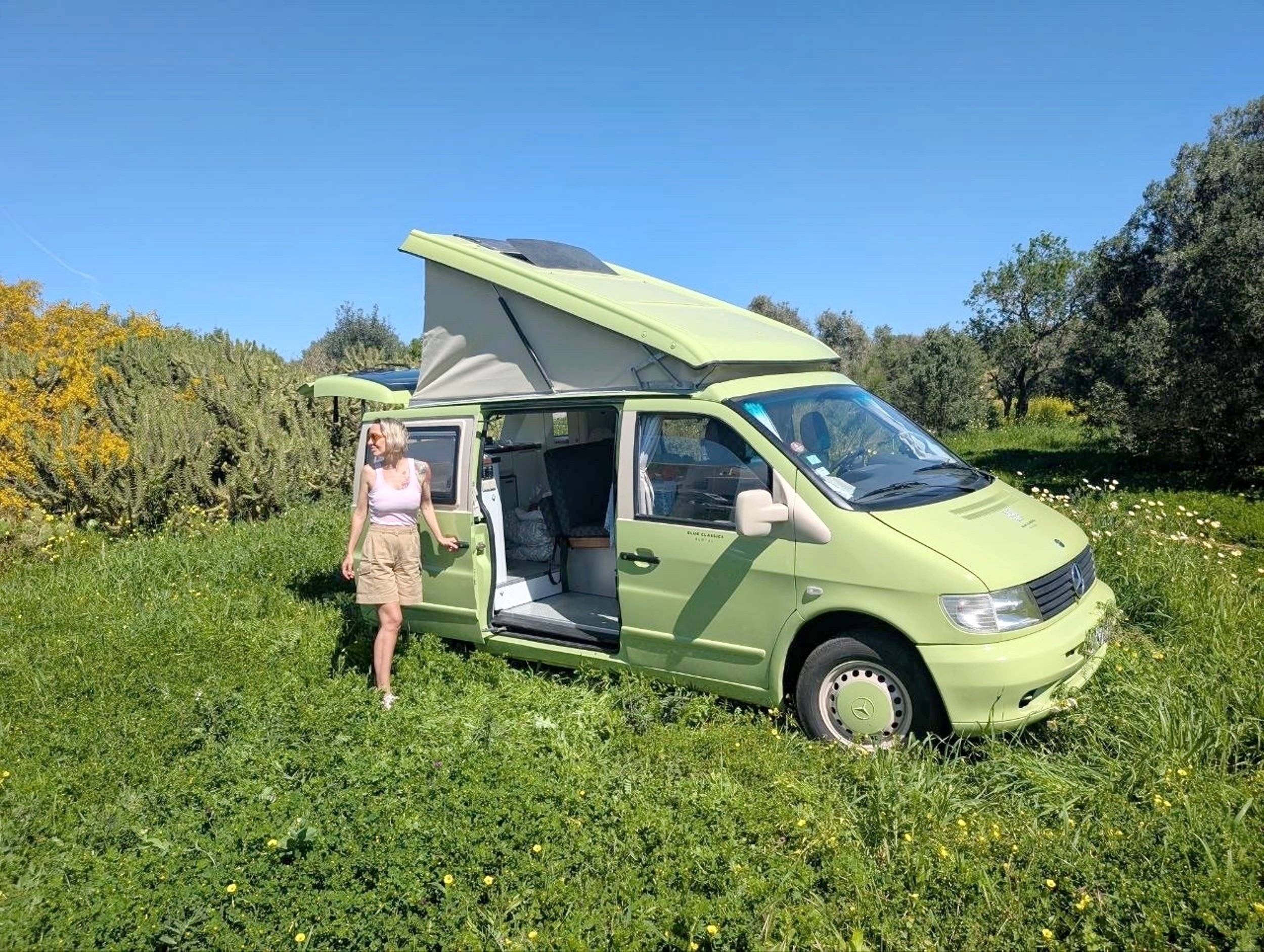 Vista del vehículo ángulo delantero Mercedes vito - Yescapa
