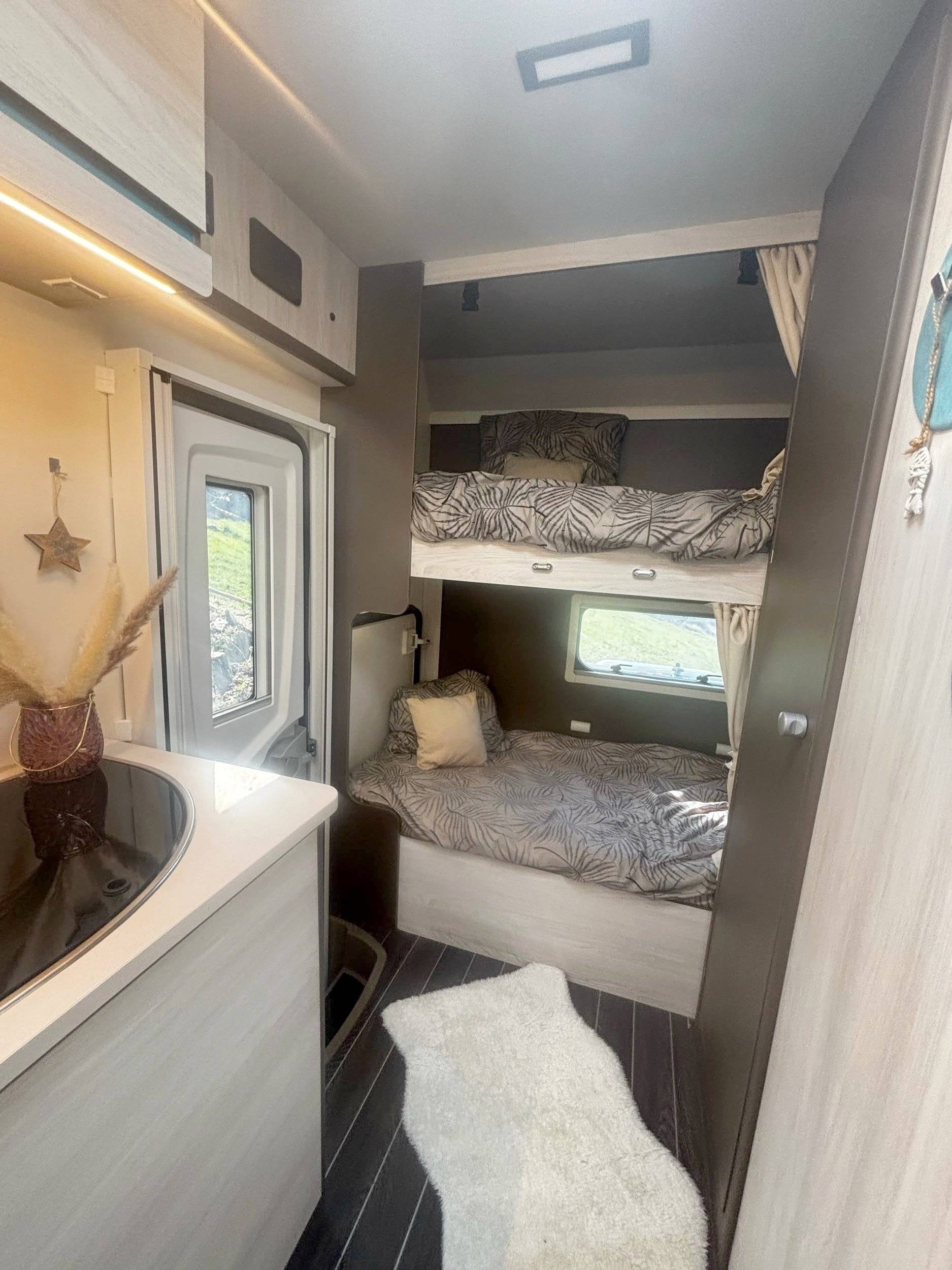 Dormidas Ford - Yescapa