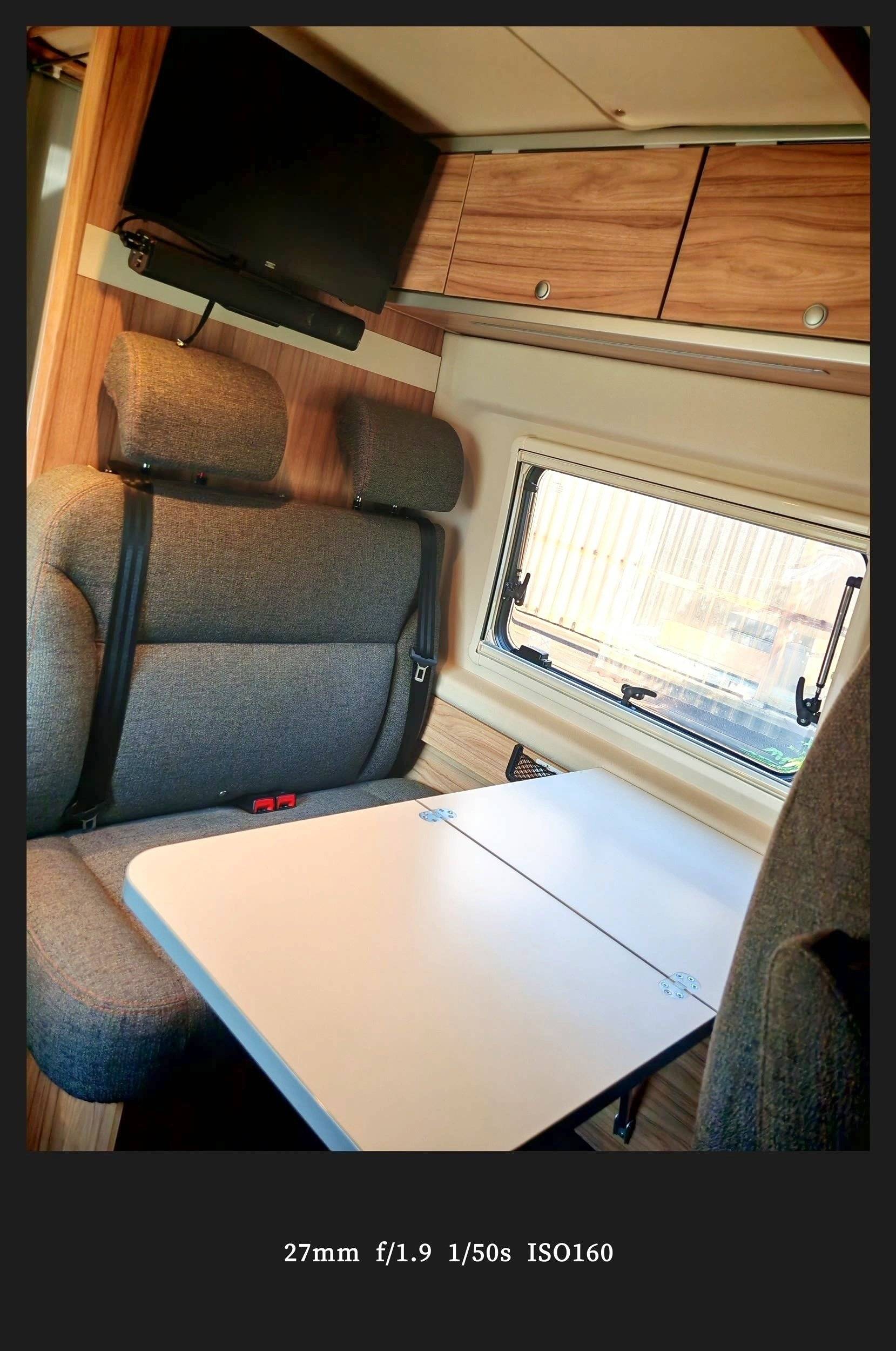 Dining Area Fiat 2.2 MULTIJET 140 CV - Yescapa