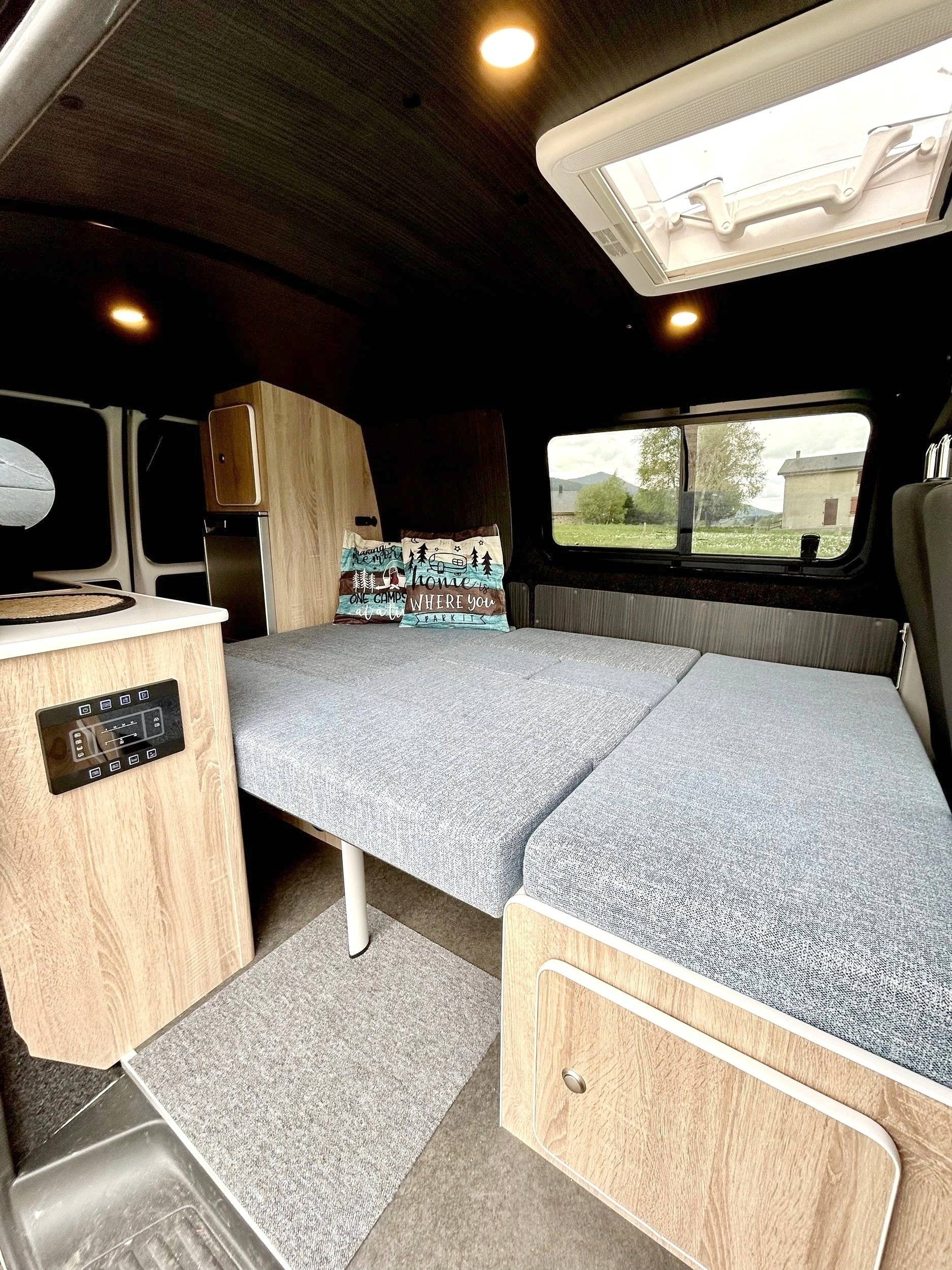 Custo Van Transporter