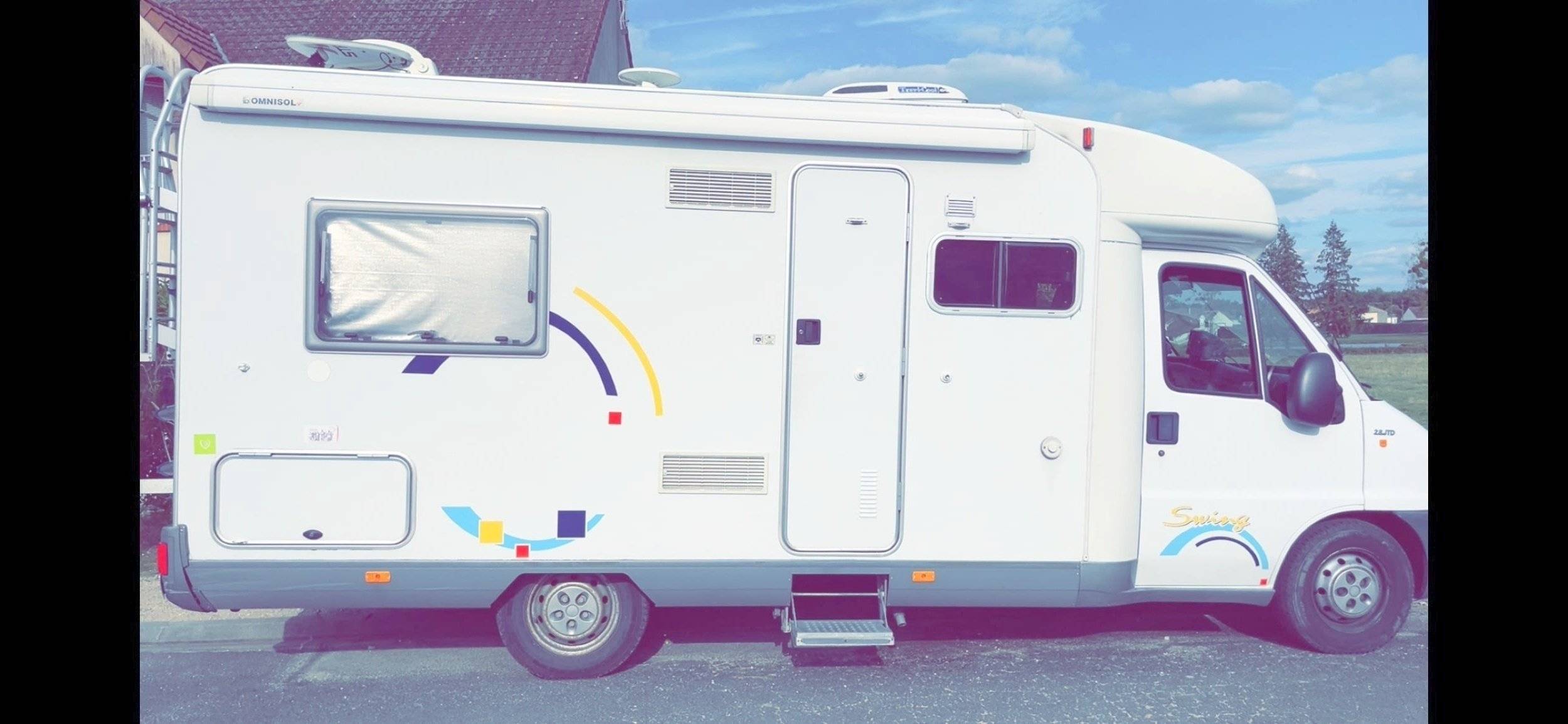 Vue avant de 3/4 Fiat Ducato 2.8 JTD - Yescapa