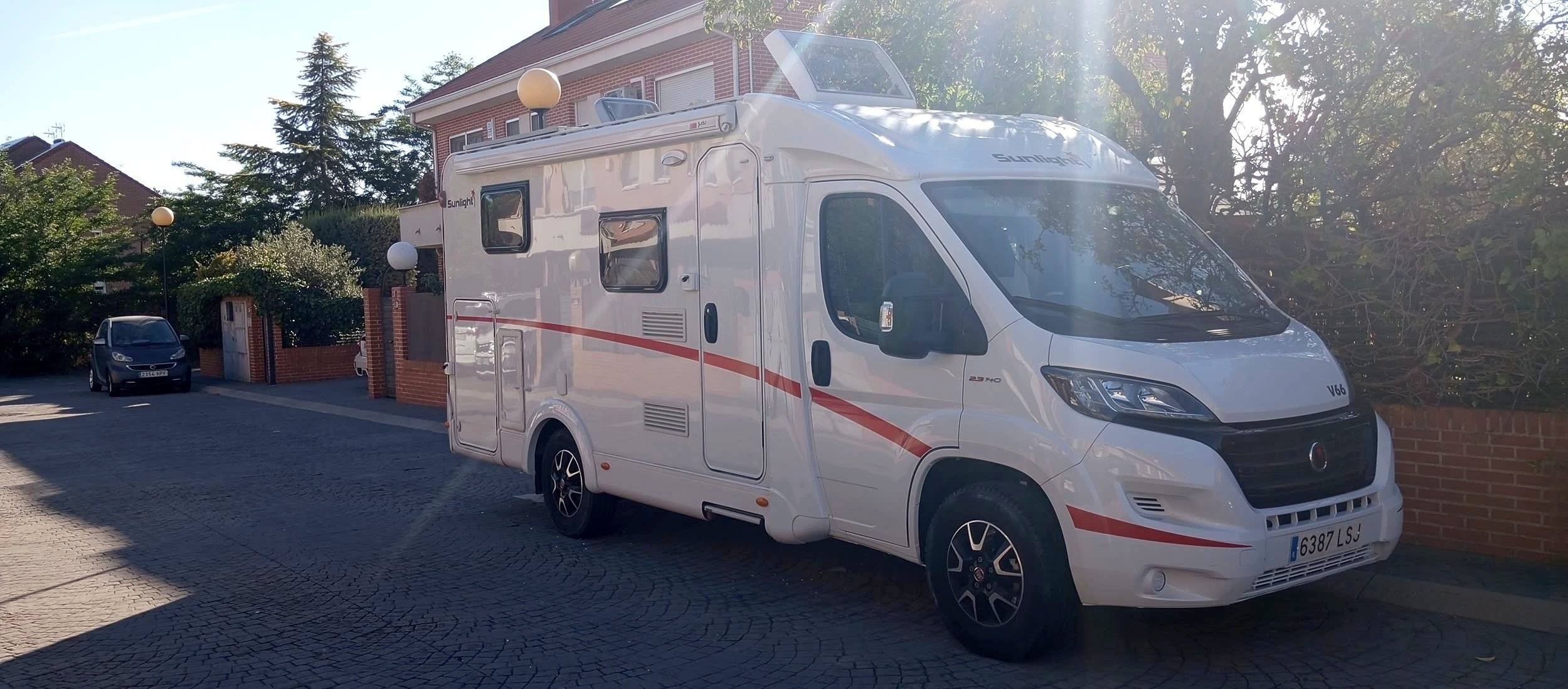 schräge Vorderansicht Fiat Ducato 2,3 l 148 ch - Yescapa