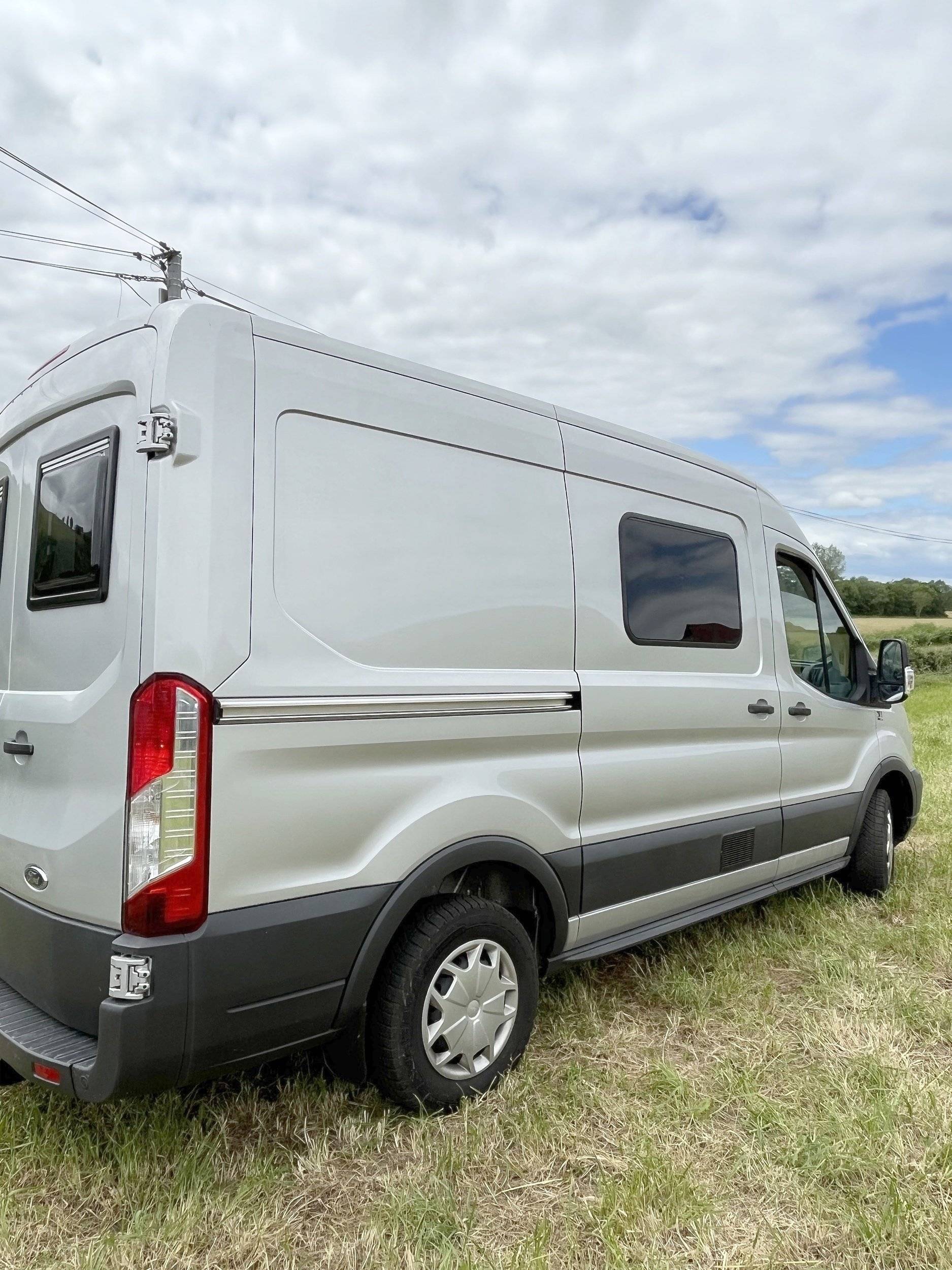 Front view from 3/4 Ford - Yescapa