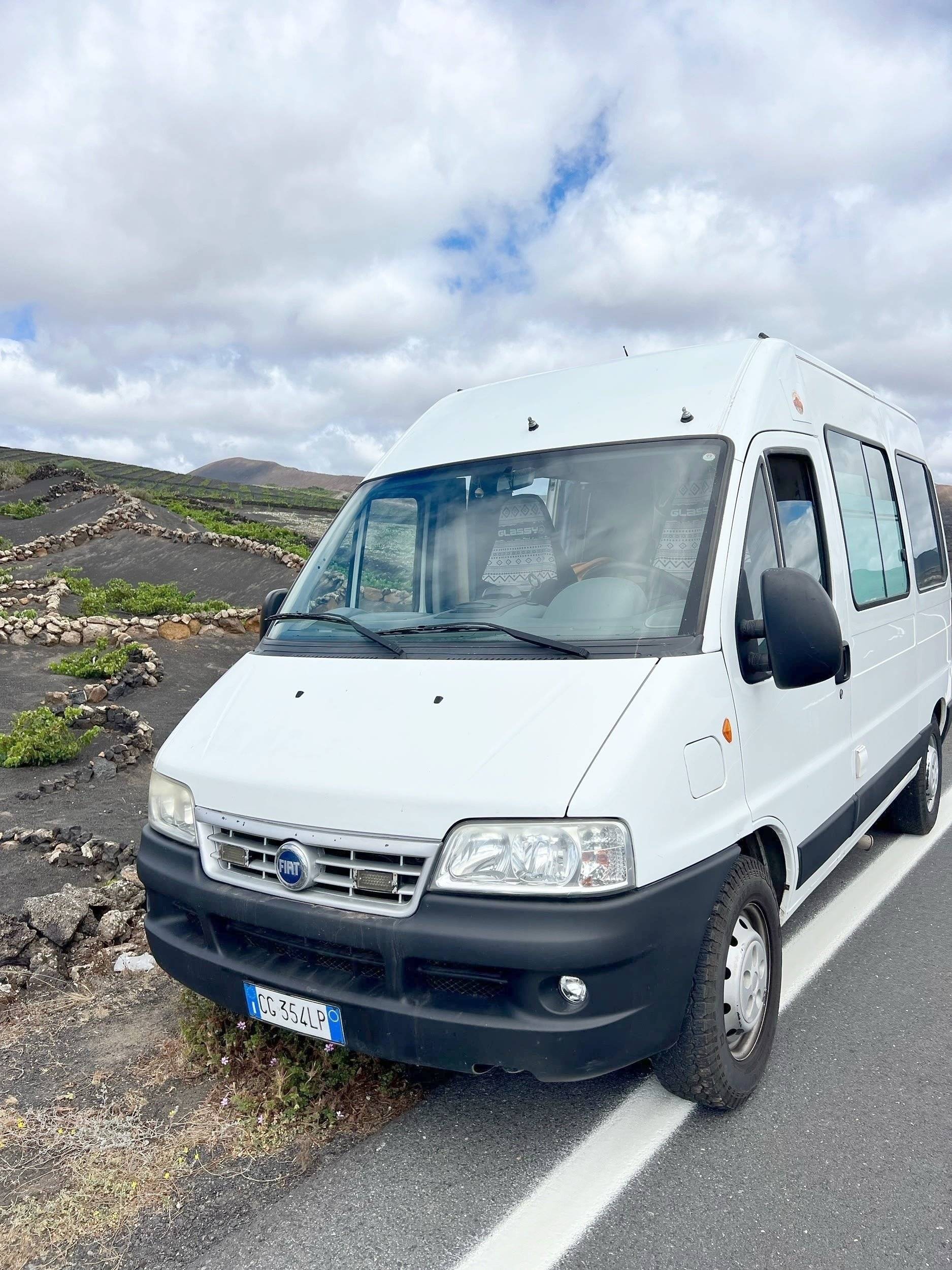 schräge Vorderansicht Fiat Ducato 244 - Yescapa